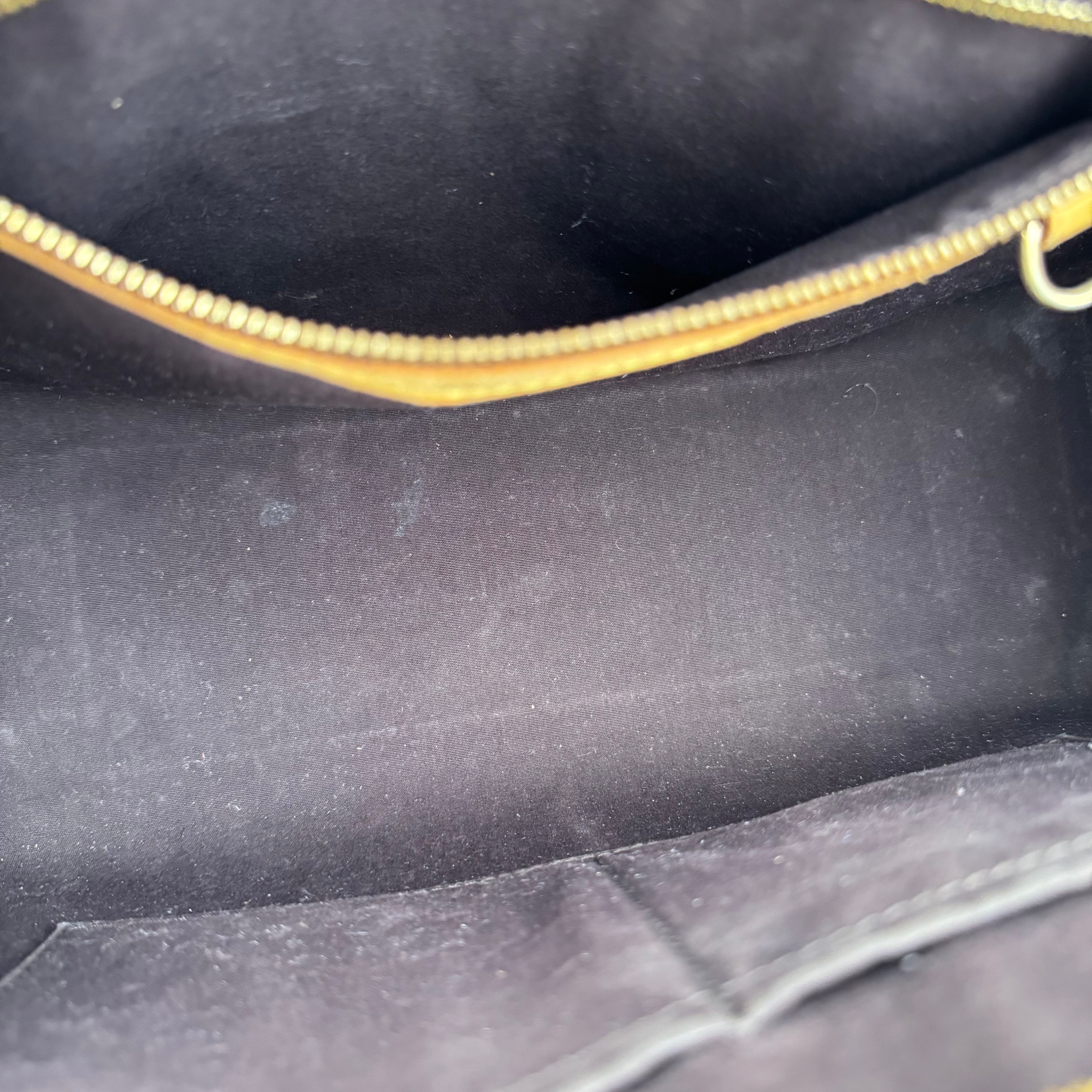 J1490 Louis Vuitton Vernis Handbag MM- Pre Owned