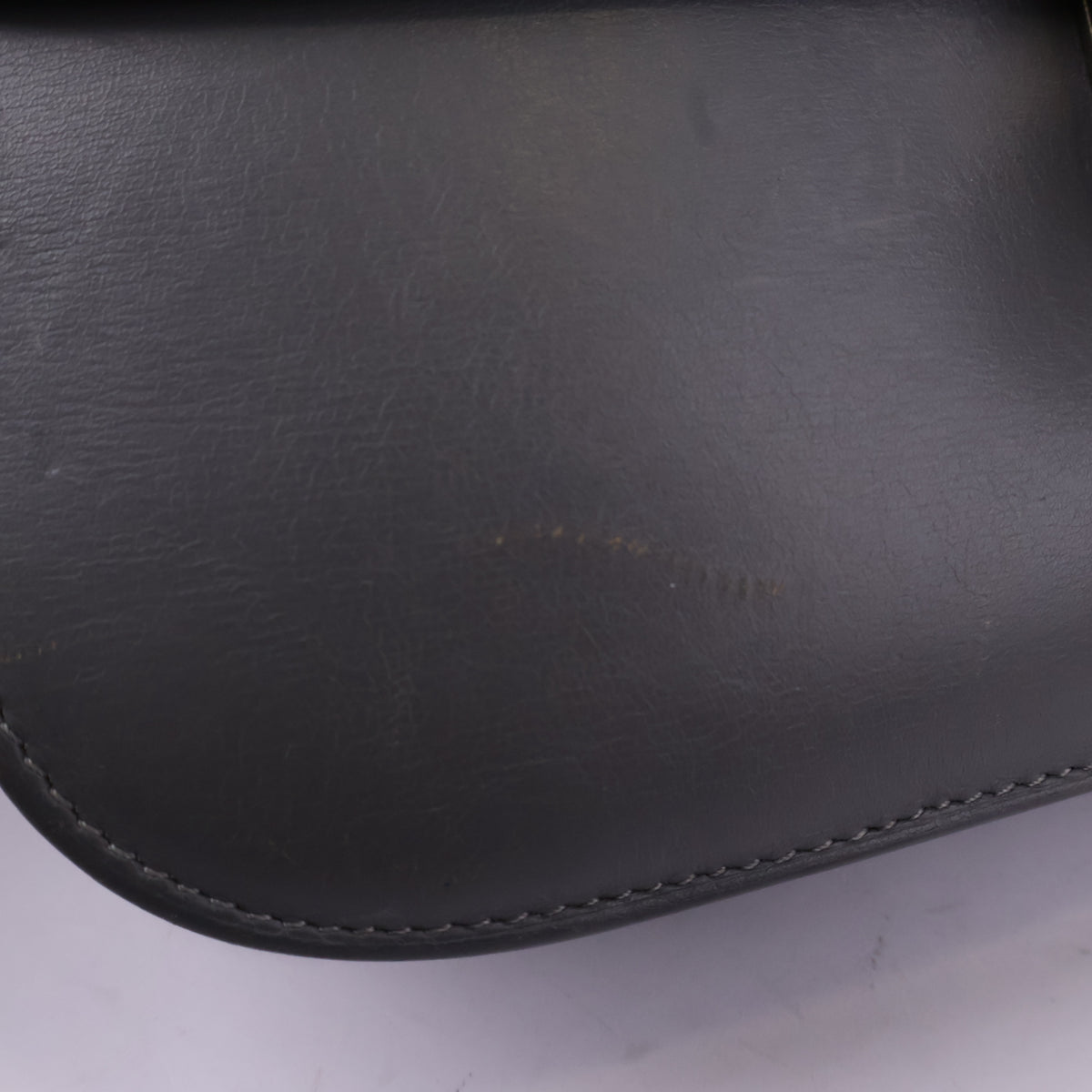 J1072 Celine Crossbody Bag Medium Classic Box | Pre-Owned