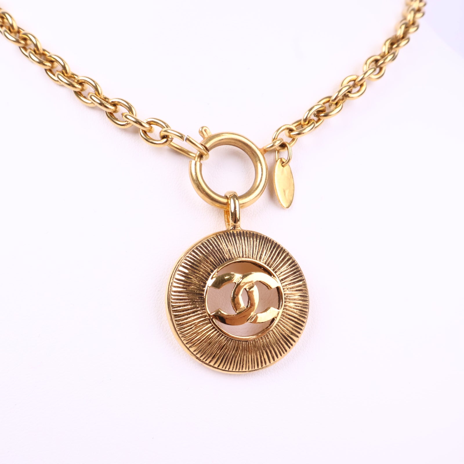 J3084 Chanel Necklace CC Gold Plated Sunburst ~Medallion Pendant | Pre-Owned Gold Gold-plated metal CC motif