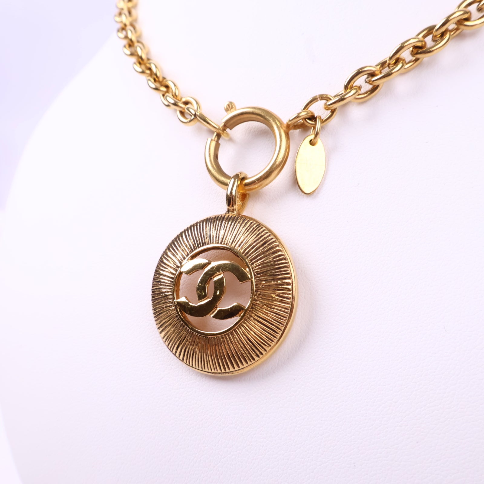 J3084 Chanel Necklace CC Gold Plated Sunburst ~Medallion Pendant | Pre-Owned Gold Gold-plated metal CC motif