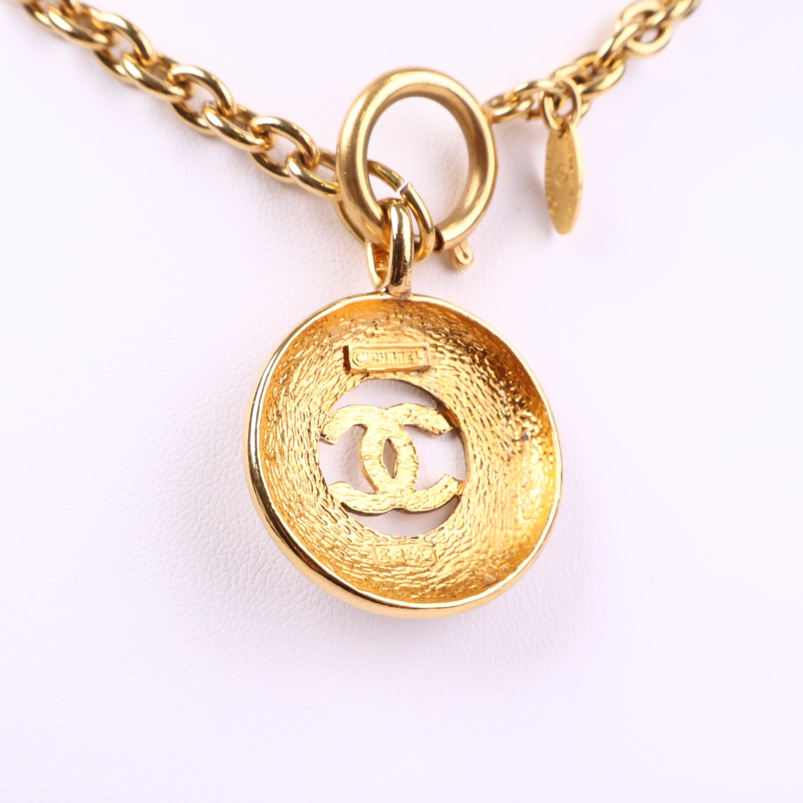 J3084 Chanel Necklace CC Gold Plated Sunburst ~Medallion Pendant | Pre-Owned Gold Gold-plated metal CC motif