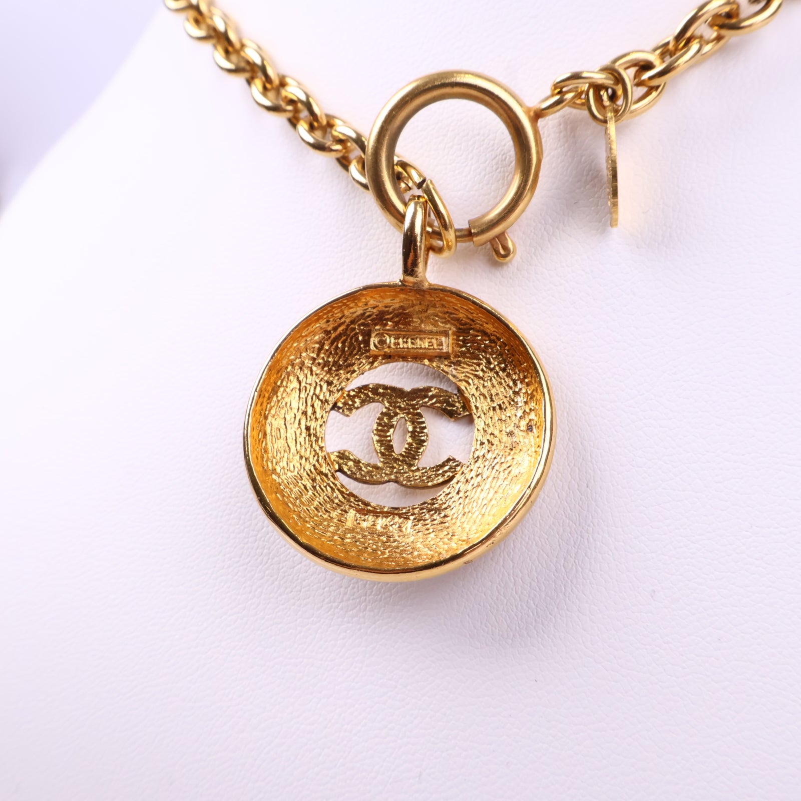 J3084 Chanel Necklace CC Gold Plated Sunburst ~Medallion Pendant | Pre-Owned Gold Gold-plated metal CC motif