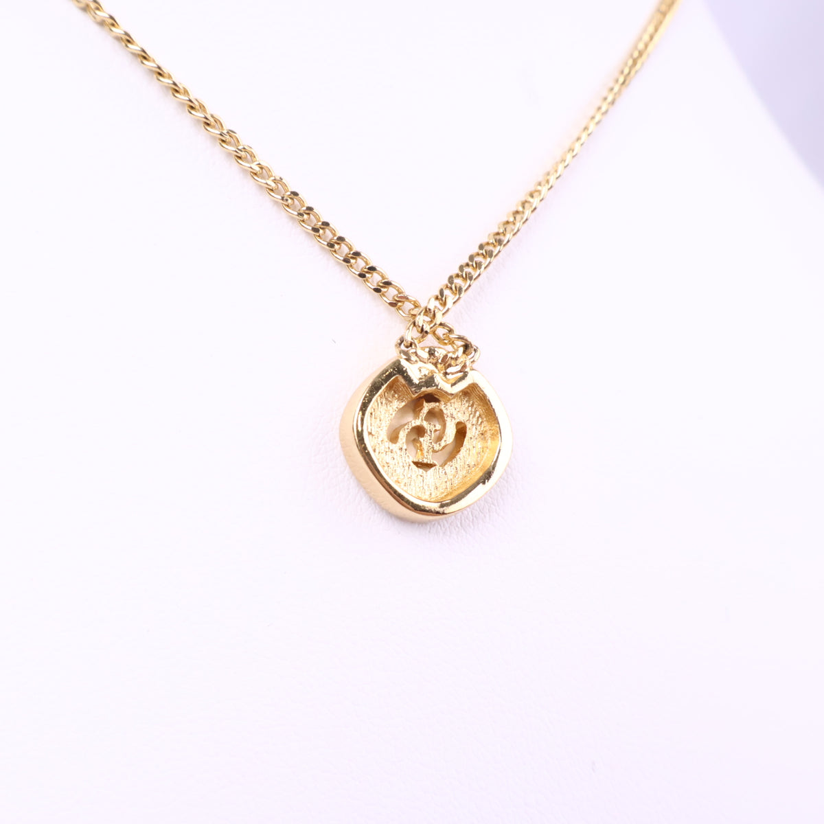 J3080 Christian Dior Necklace Logo | Pre-Owned Metal Dior logo