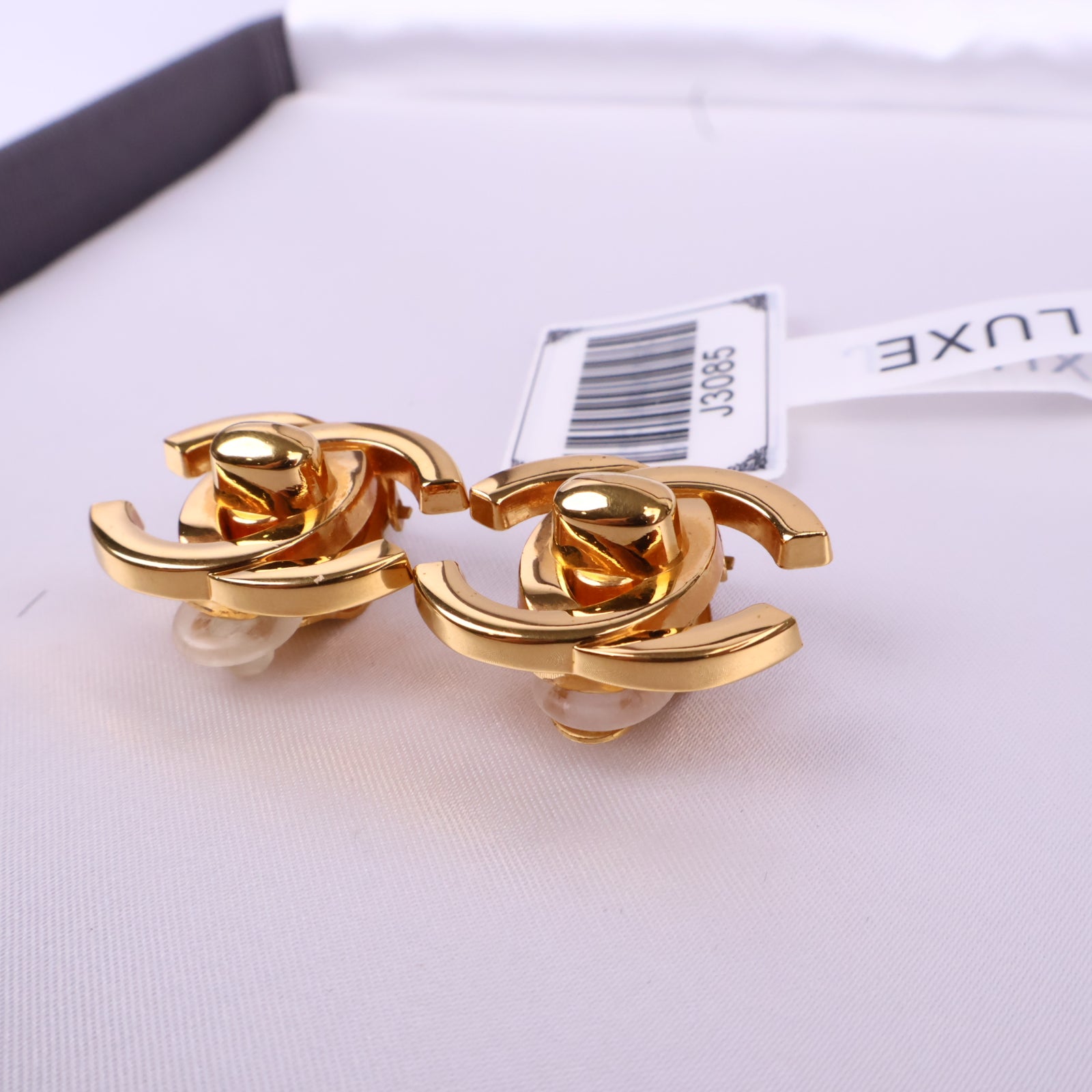 J3085 Chanel Earrings Chanel CC Gold Plated turn Lock Clip-on Earrings | Pre-Owned Like New Gold Gold-plated metal Logo