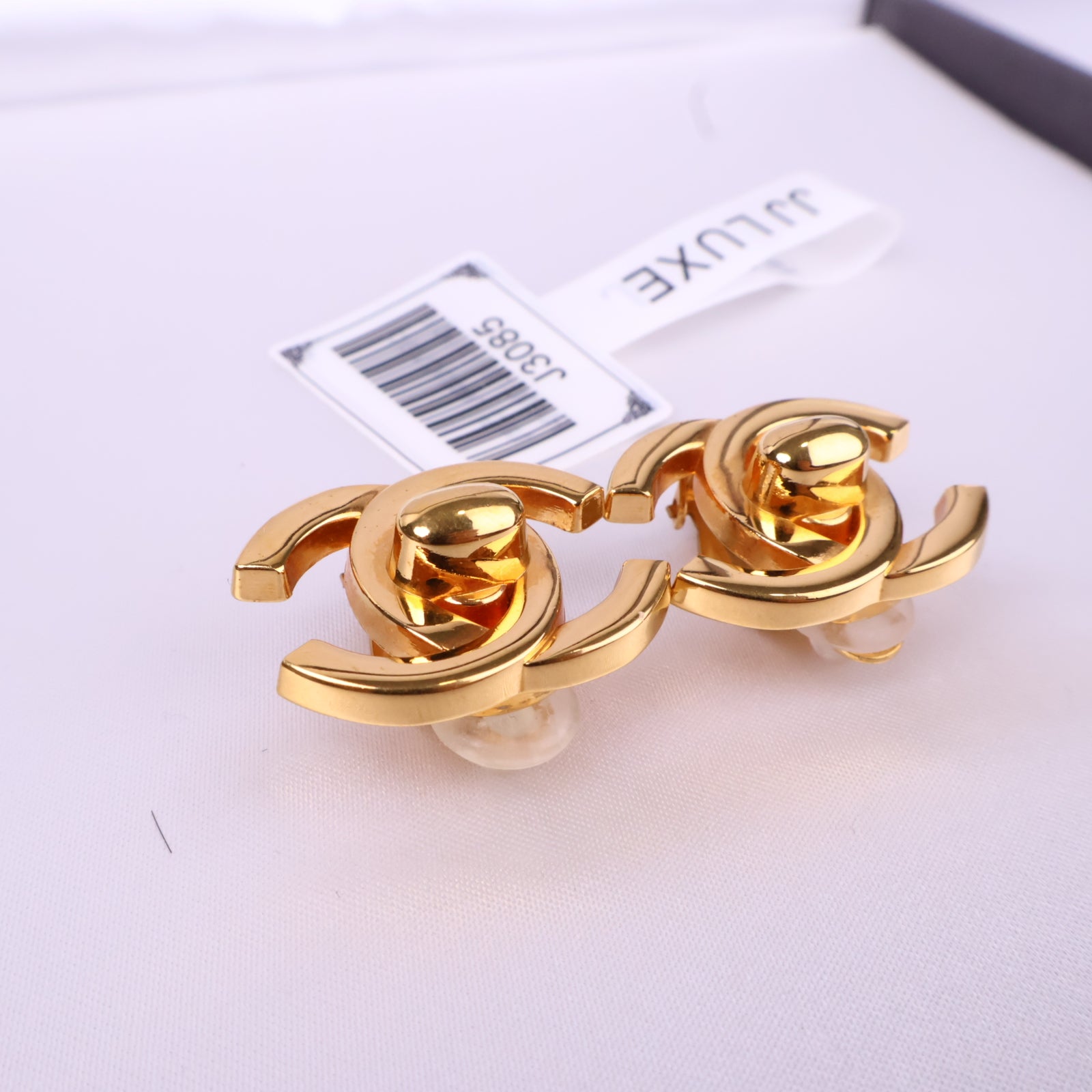 J3085 Chanel Earrings Chanel CC Gold Plated turn Lock Clip-on Earrings | Pre-Owned Like New Gold Gold-plated metal Logo