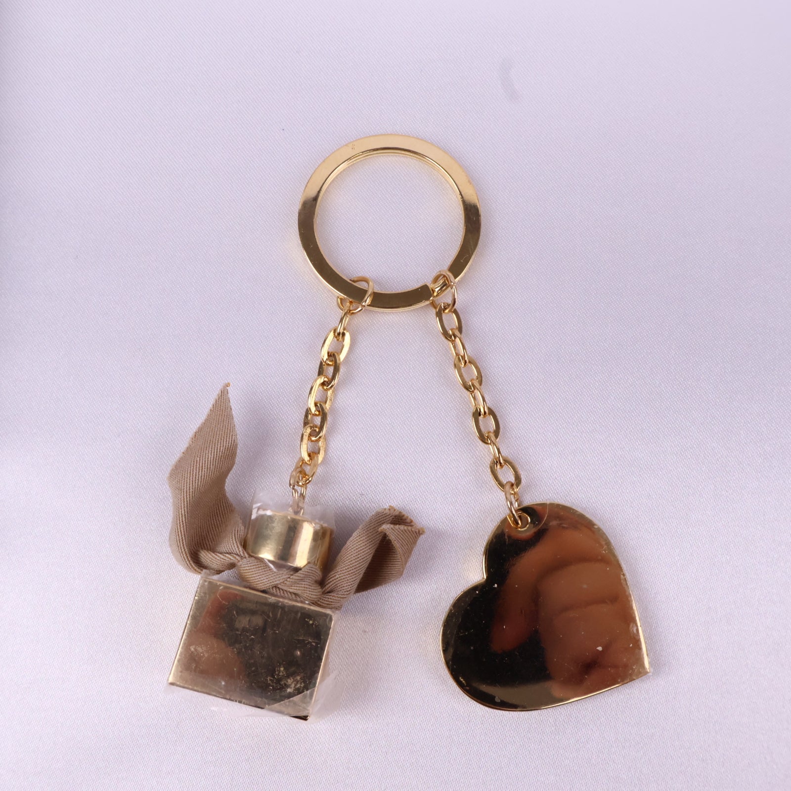 J3095 Burberry Charm / Pendant Burberry Key Holder Bag Charm Heart Bottle Motif | Pre-Owned  Metal Heart motif