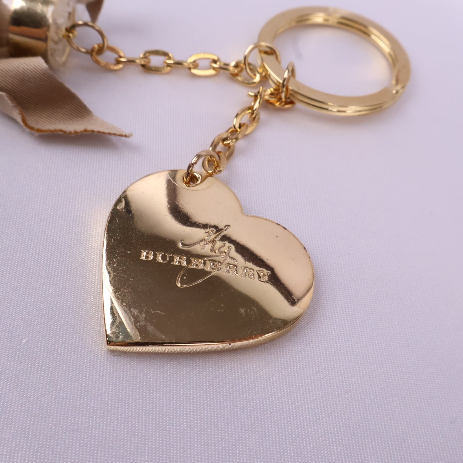 J3095 Burberry Charm / Pendant Burberry Key Holder Bag Charm Heart Bottle Motif | Pre-Owned  Metal Heart motif