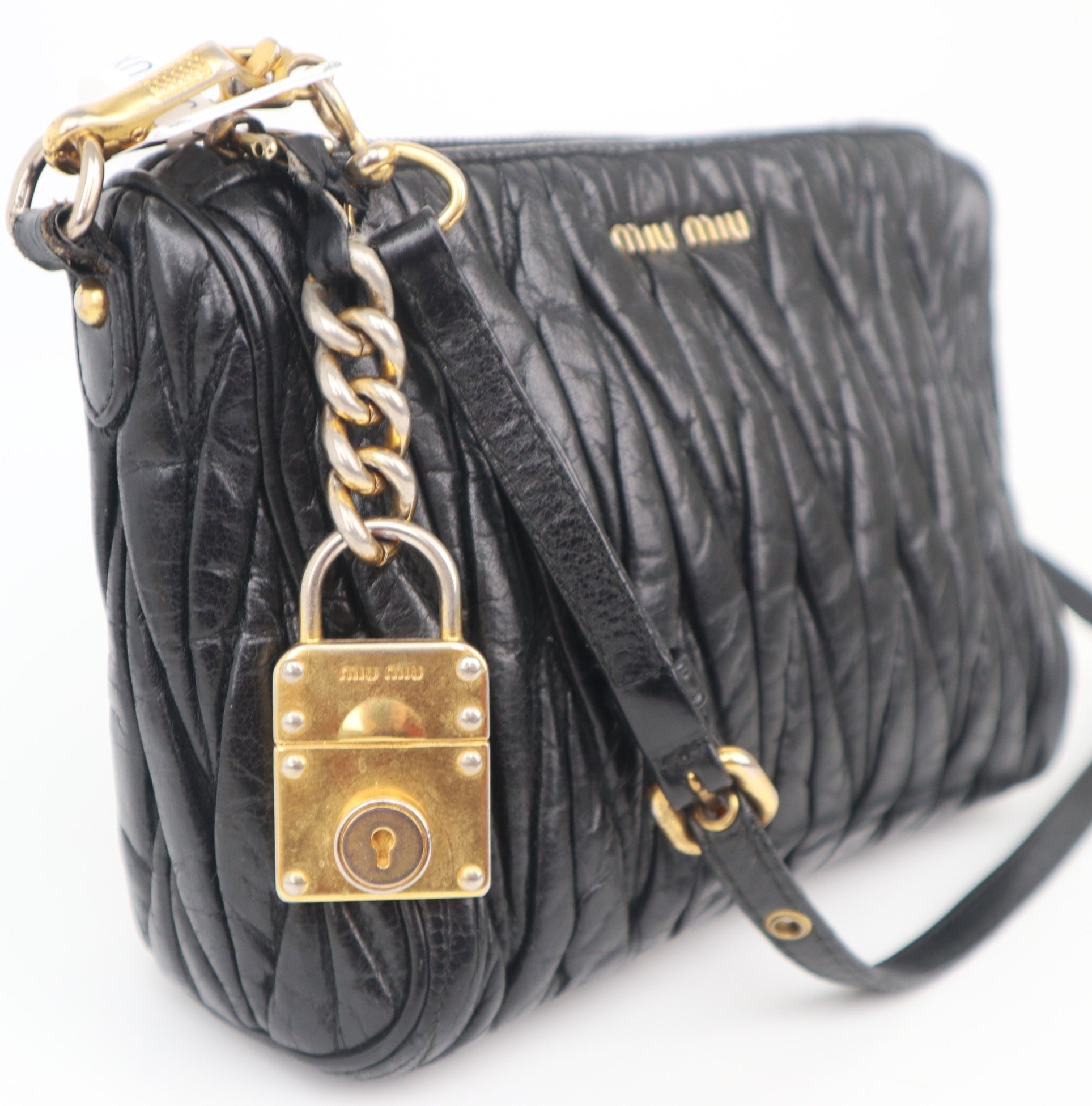 C1077 Miu Miu Black Matelassé Leather Shoulder Bag-Pre Owned