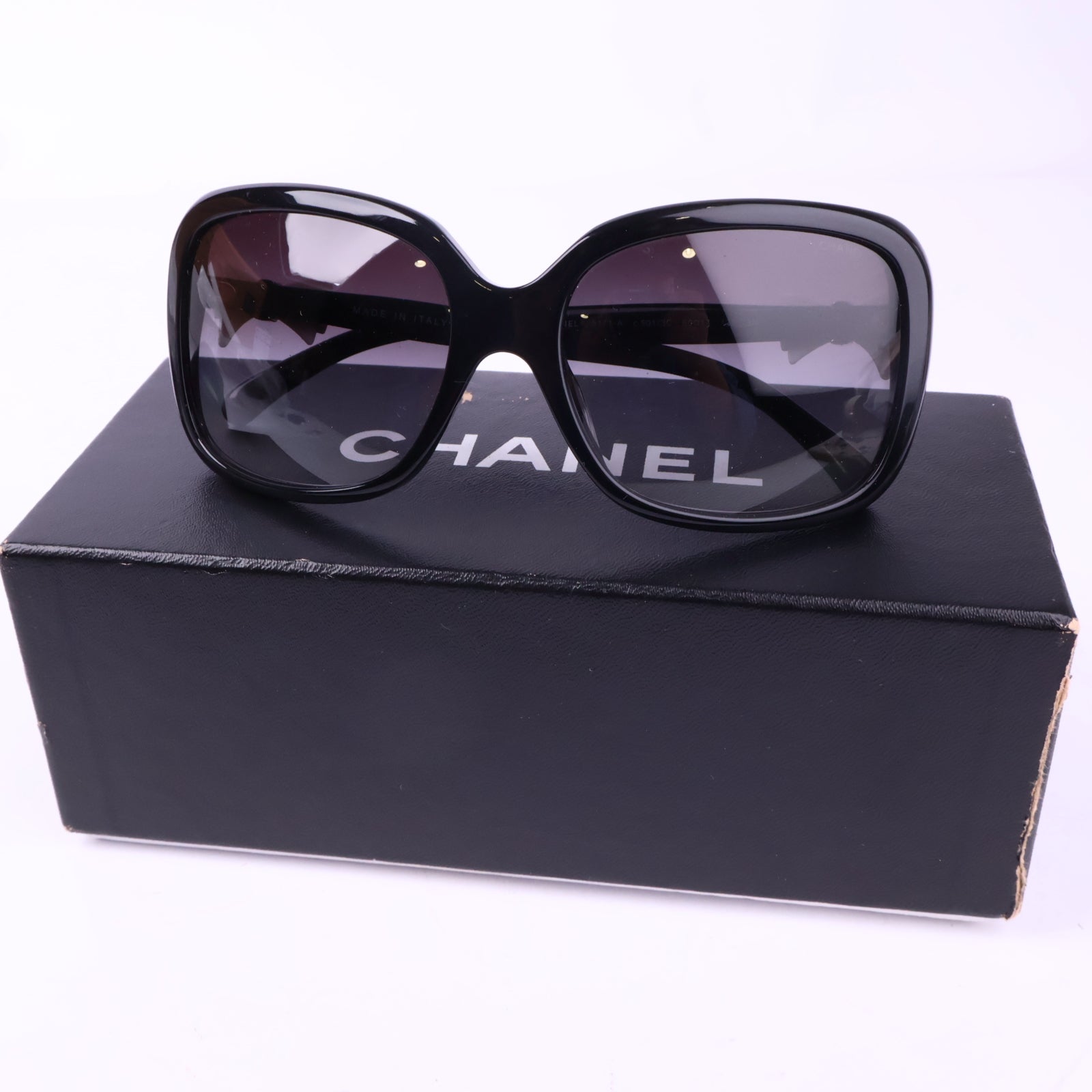 J2977 Chanel Sunglasses CC Bow Sunglasses | Pre-Owned Neutral Acetate