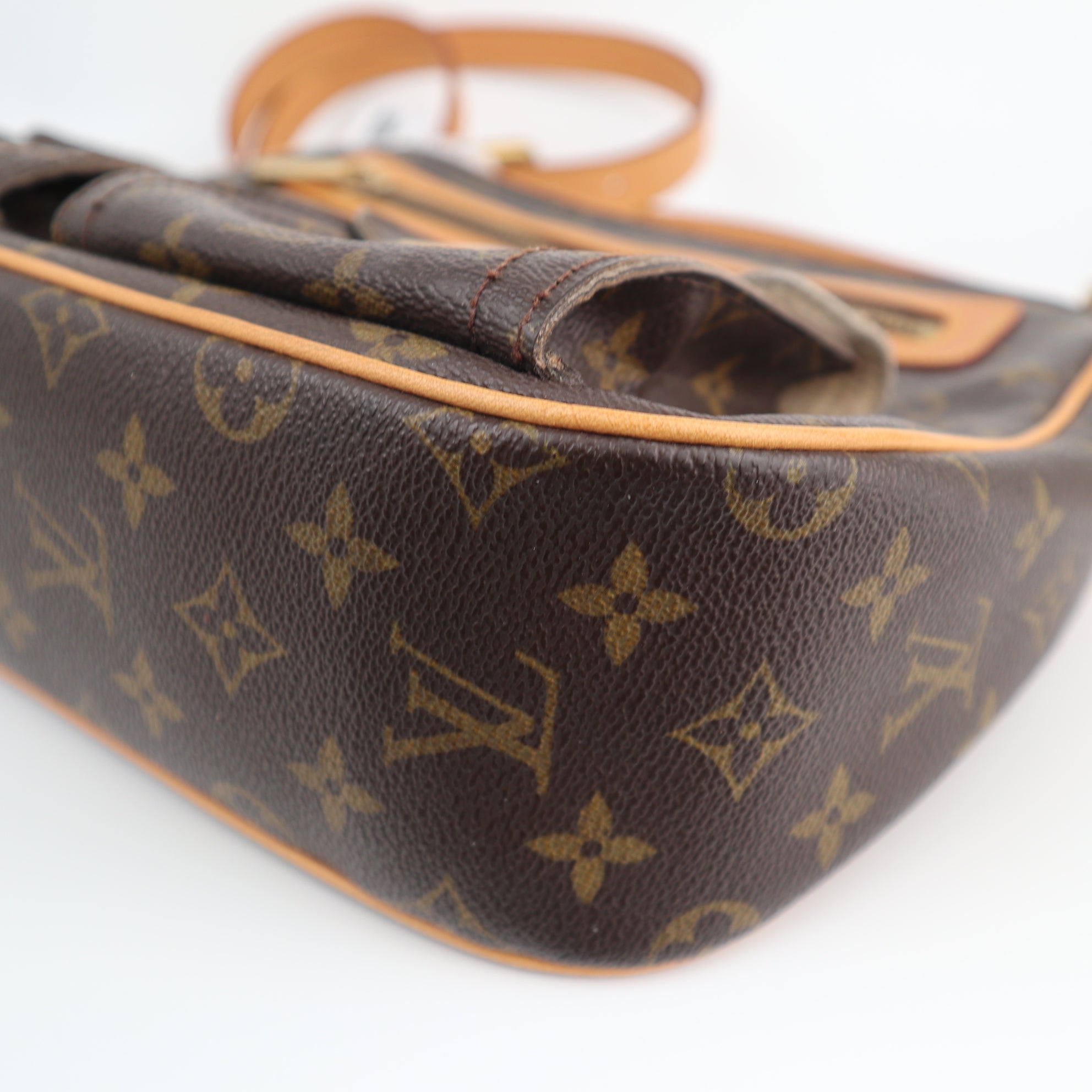 Louis Vuitton Monogram Canvas Hudson GM Shoulder Bag C1641R | Pre-Owned Excellent Brown Monogram Canvas