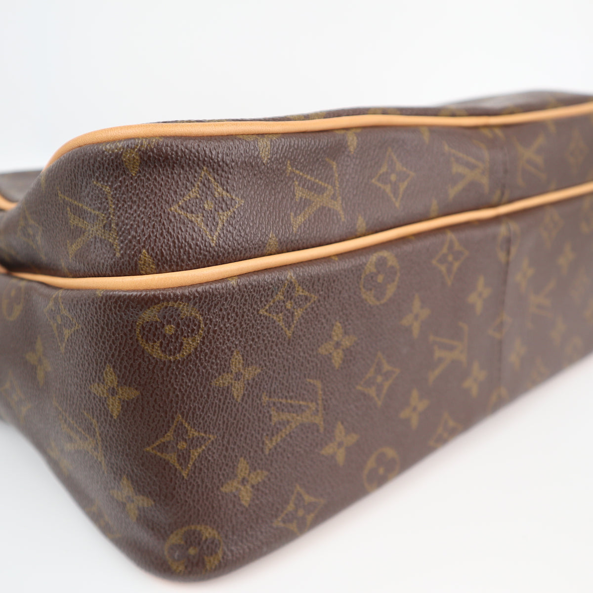 Louis Vuitton Monogram Reporter GM Shoulder Bag C1645R | Pre-Owned Very Good Brown Monogram Canvas