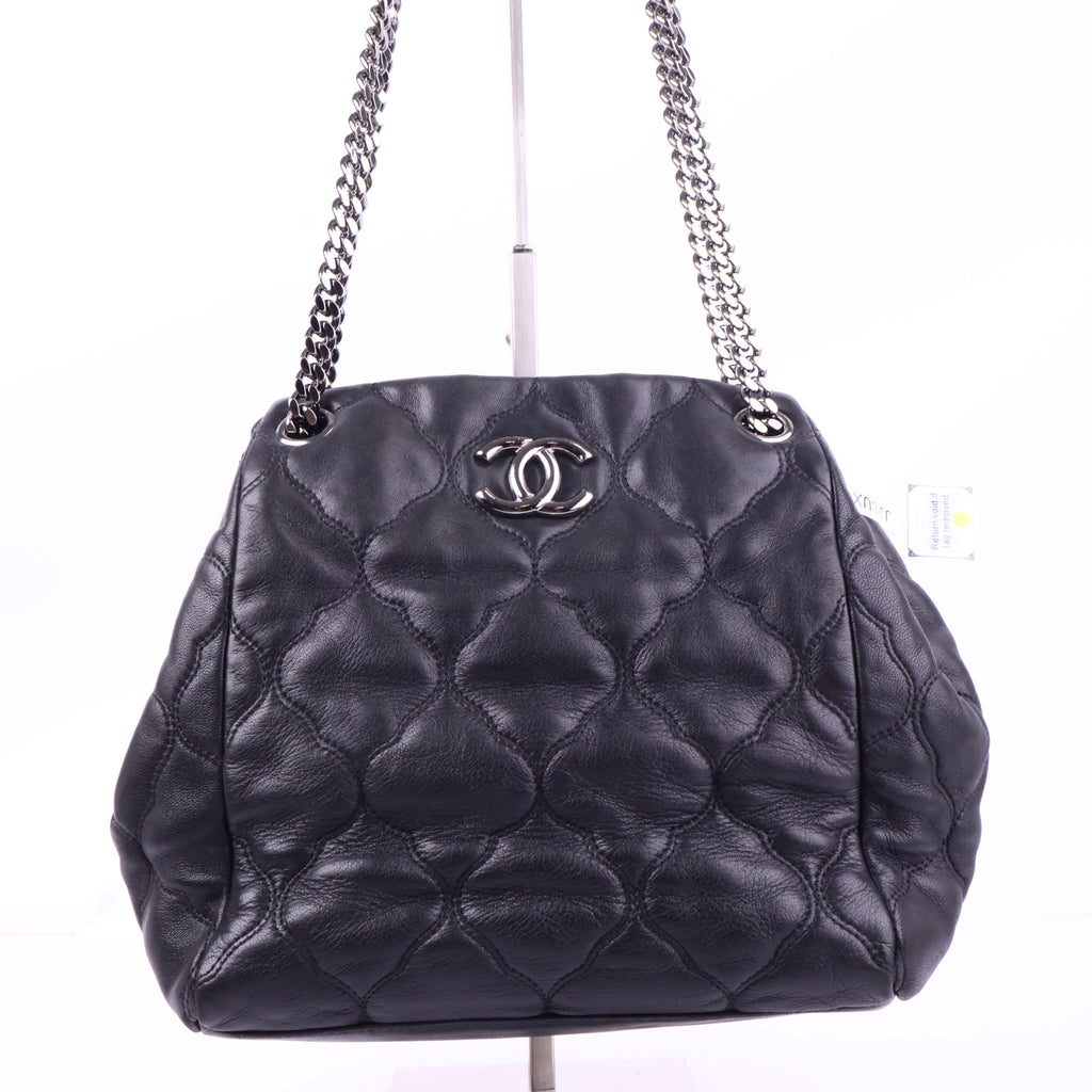 J2852 Chanel Shoulder Bag Black Lambskin Leather Quilted Accordian Shoulder Bag | Pre-Owned Black Leather