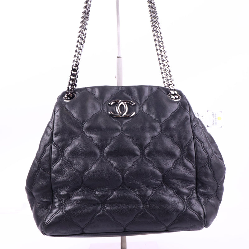J2852 Chanel Shoulder Bag Black Lambskin Leather Quilted Accordian Shoulder Bag | Pre-Owned Black Leather