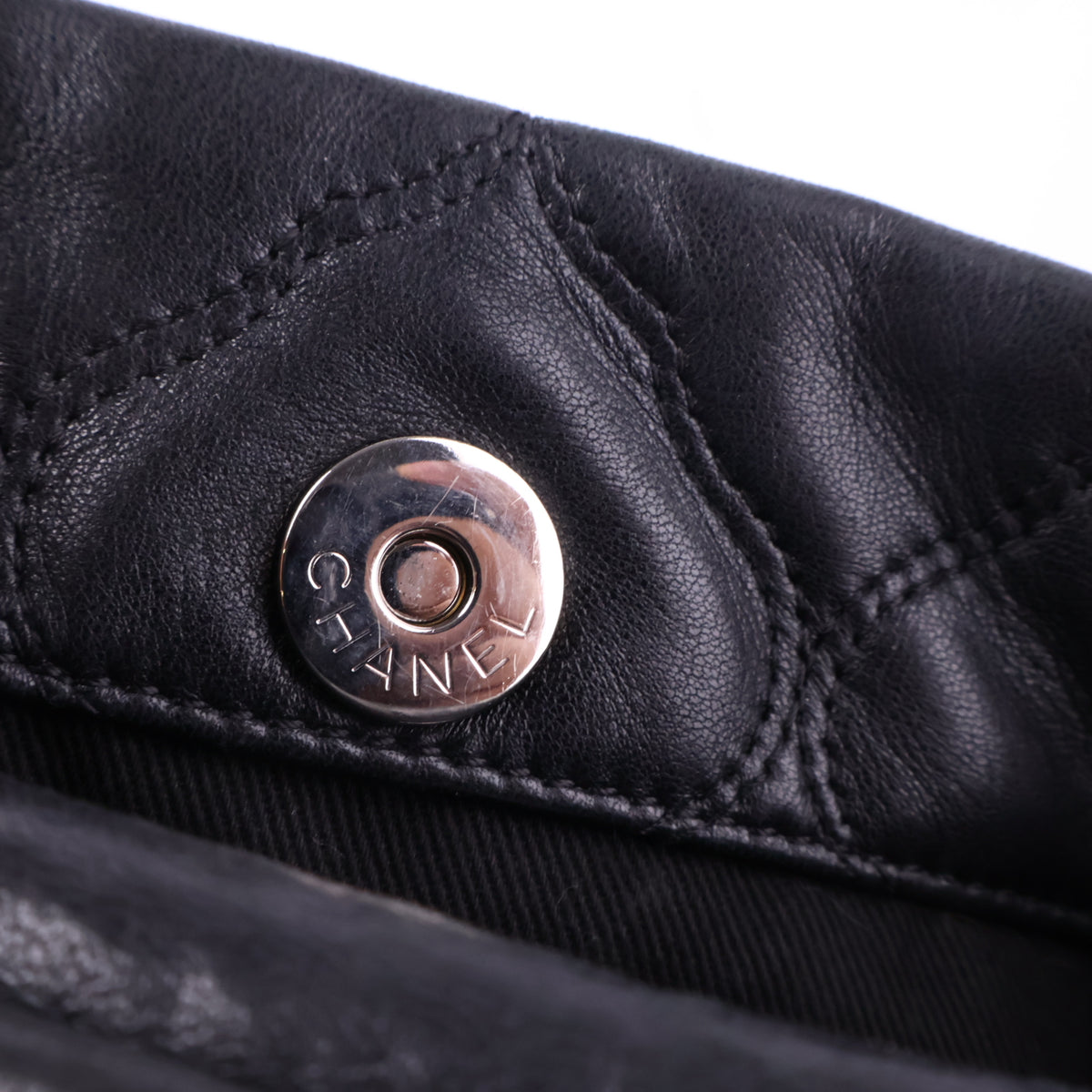 J2852 Chanel Shoulder Bag Black Lambskin Leather Quilted Accordian Shoulder Bag | Pre-Owned Black Leather
