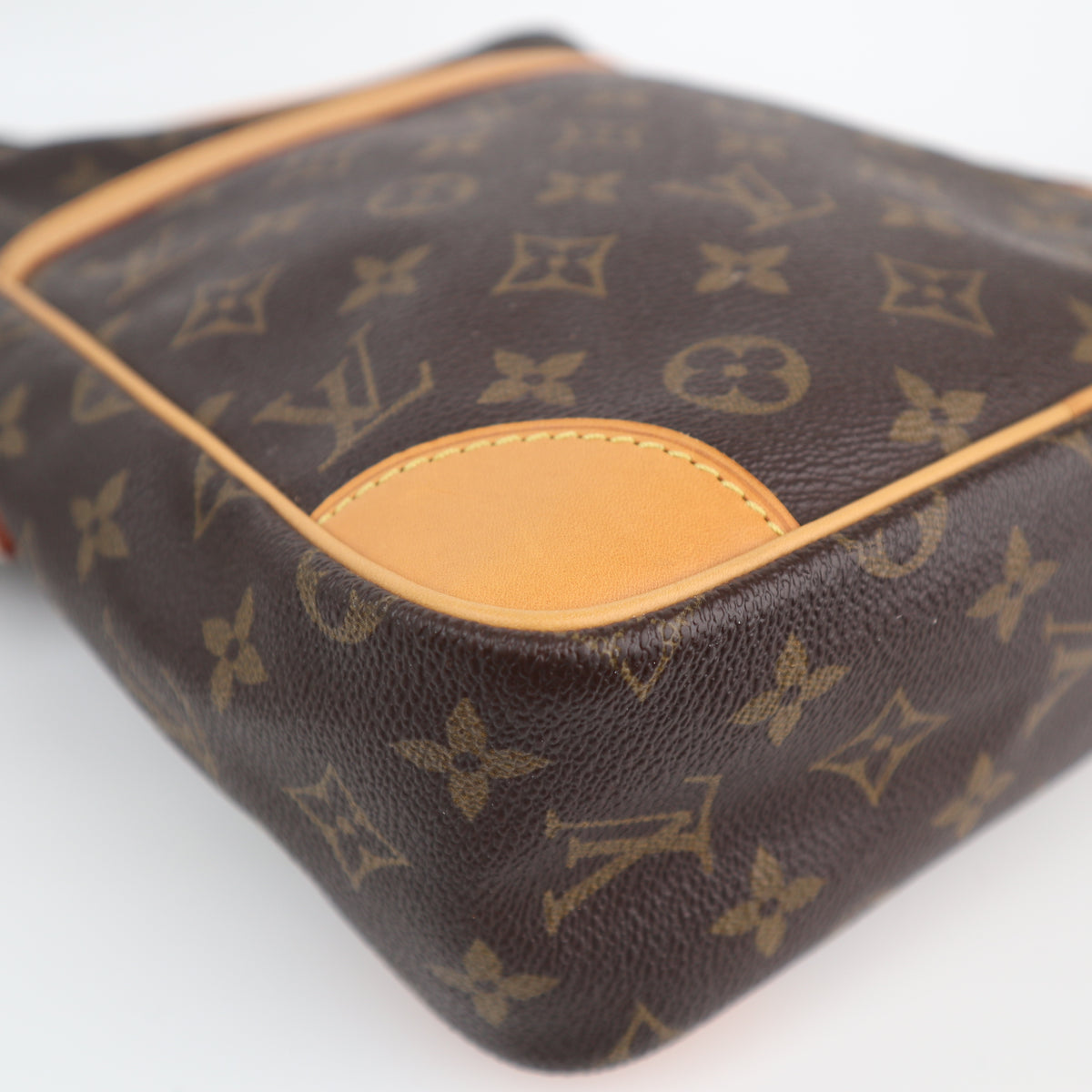 Louis Vuitton Monogram Danube MM Shoulder Bag C1649R | Pre-Owned Very Good Brown Monogram Canvas