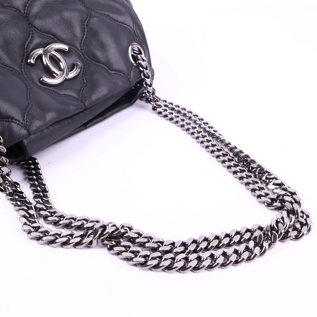 J2852 Chanel Shoulder Bag Black Lambskin Leather Quilted Accordian Shoulder Bag | Pre-Owned Black Leather