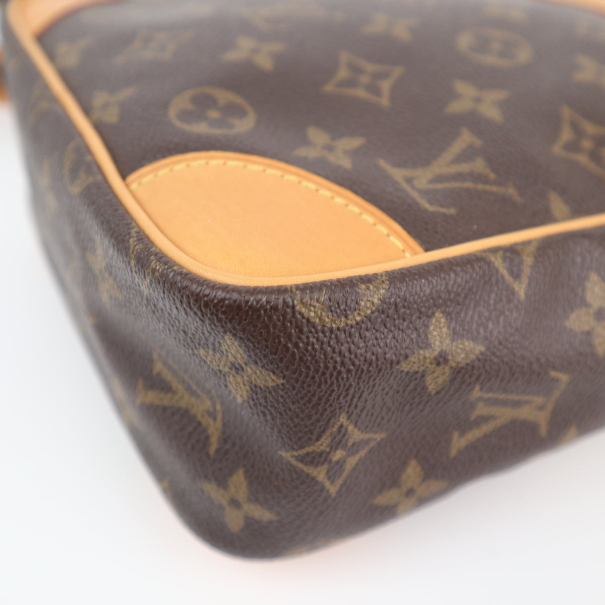 Louis Vuitton Monogram Danube MM Shoulder Bag C1649R | Pre-Owned Very Good Brown Monogram Canvas