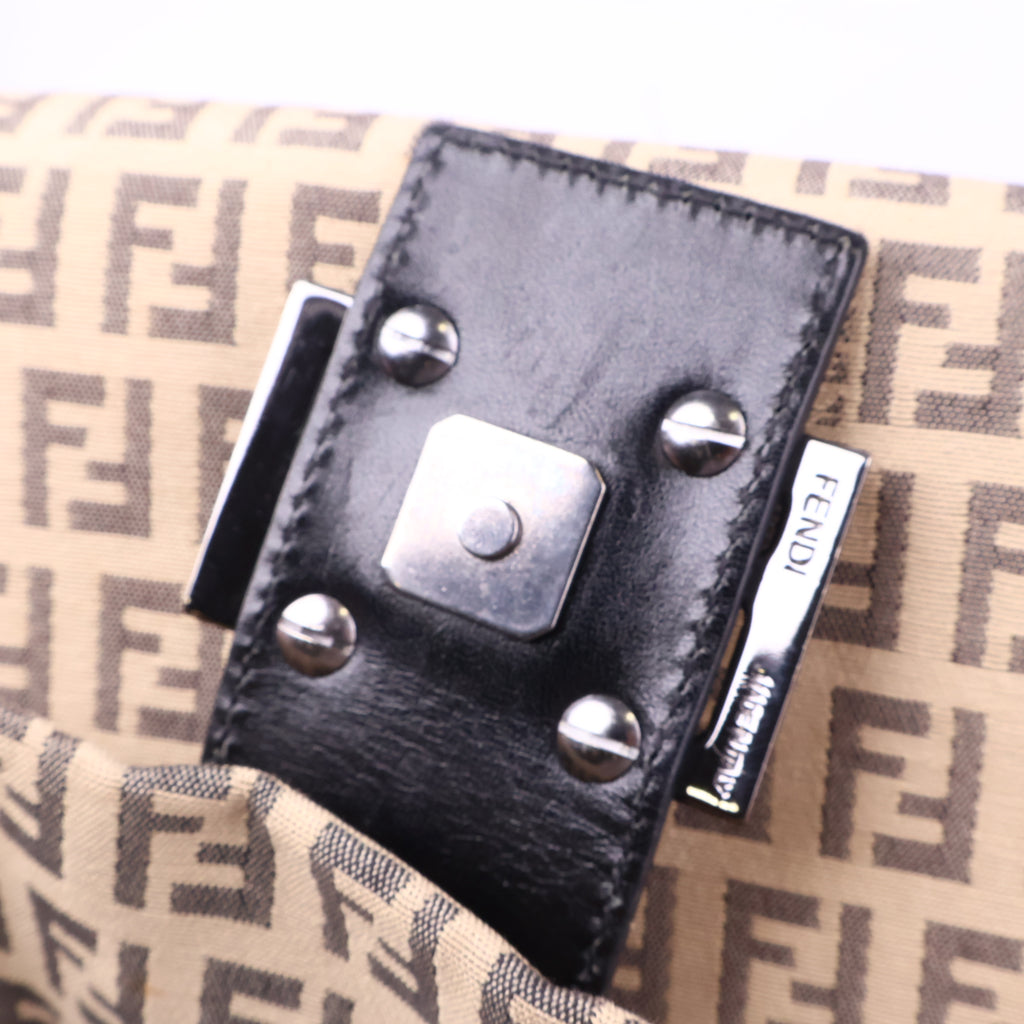 J2970 Fendi Shoulder Bag Borsa Mamma Bauguette Zuccino Canvas Beigo Shoulder Bag | Pre-Owned Brown Zuccino Canvas