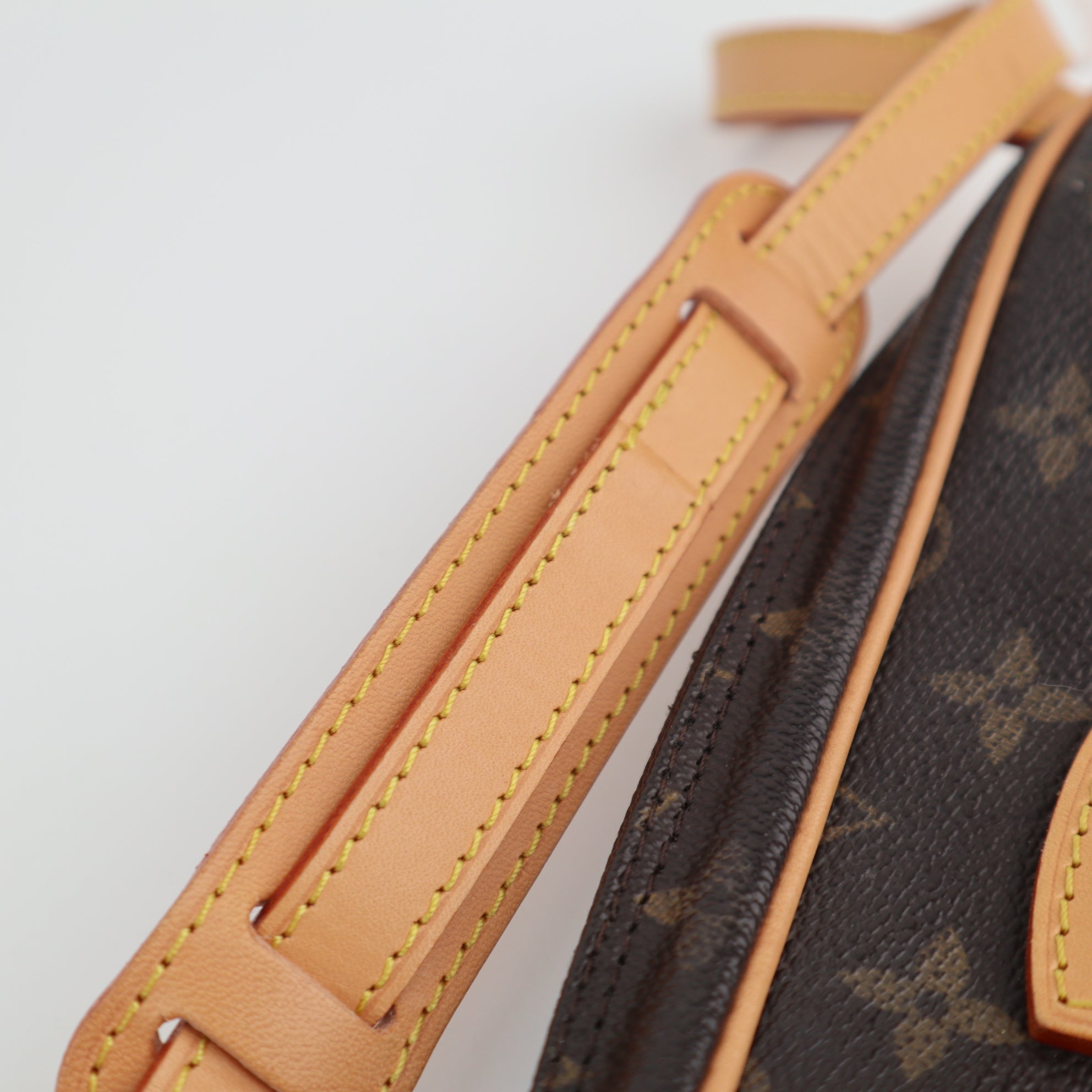 C2520R Louis Vuitton Crossbody Bag Monogram Jeune Fille MM | Pre-Owned Excellent Brown Monogram Coated Canvas