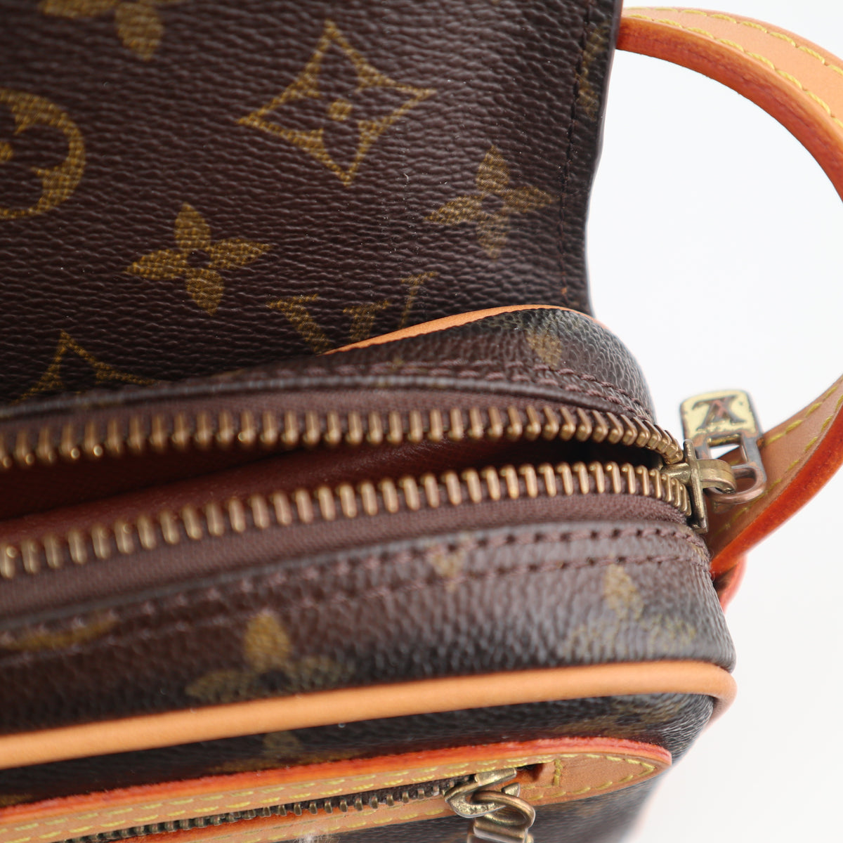 C2521R Louis Vuitton Crossbody Bag Monogram Saint Germain 28 | Pre-Owned Excellent Brown Monogram Coated Canvas