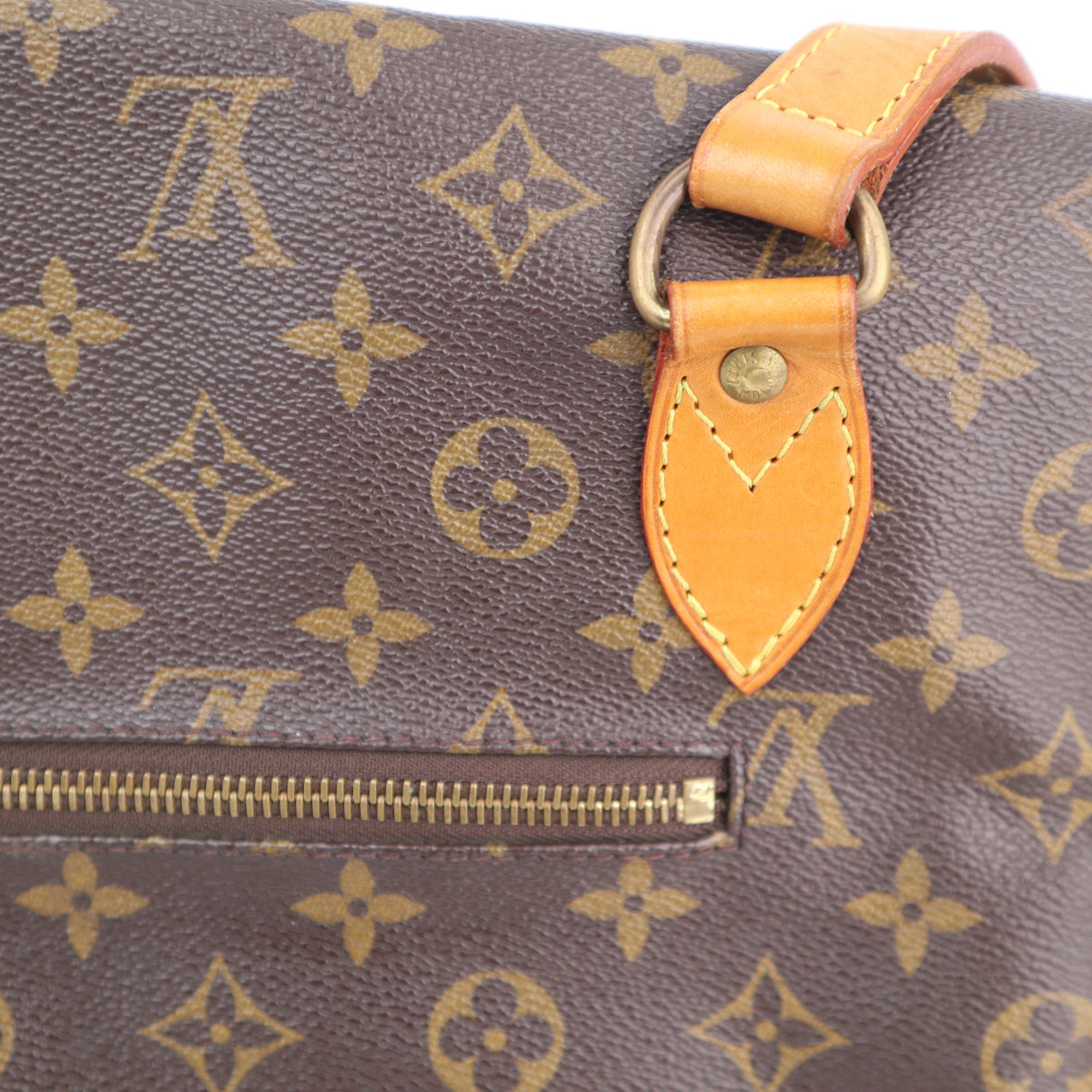 C2522R Louis Vuitton Crossbody Bag Monogram Sac Gibecière MM | Pre-Owned Very Good Brown Monogram Coated Canvas