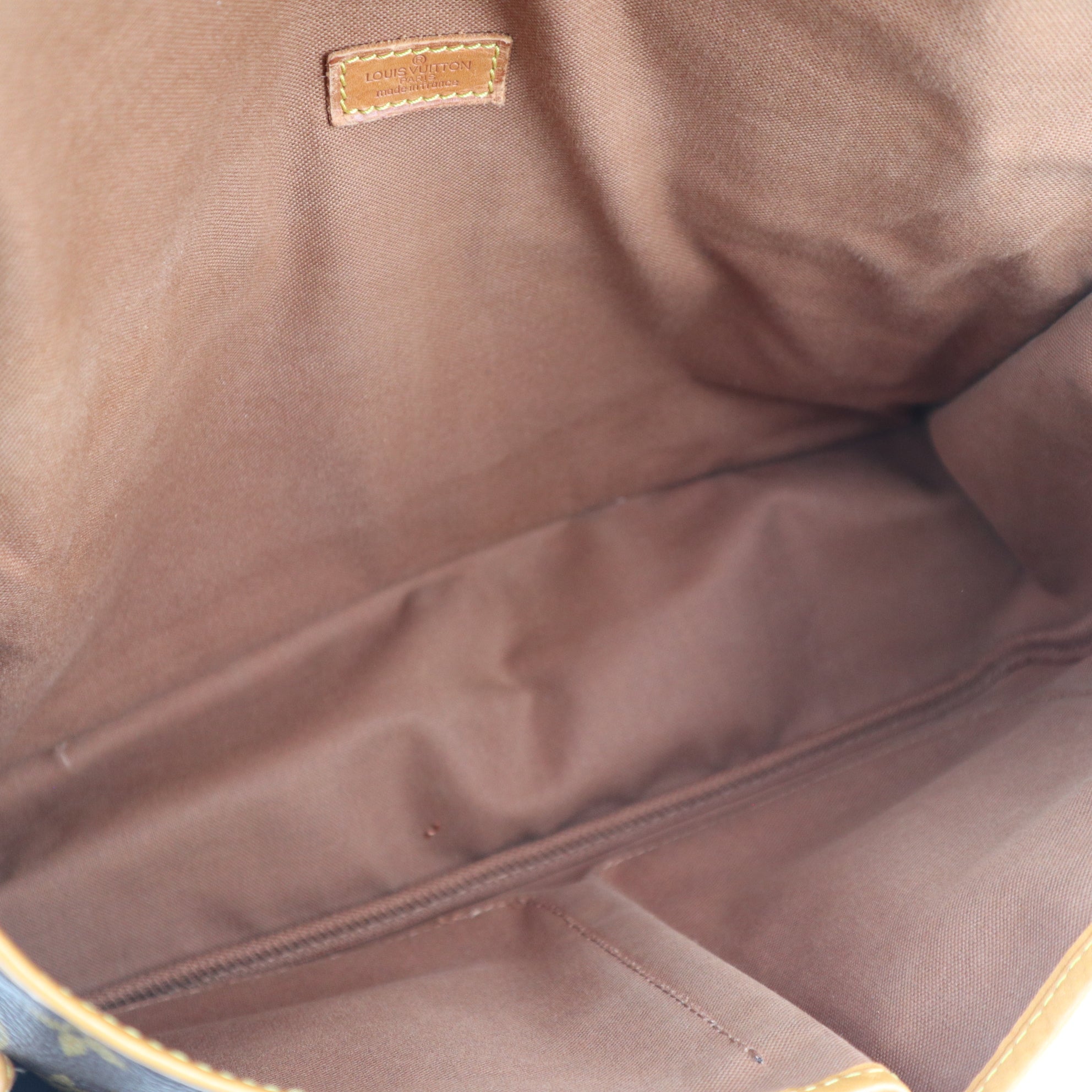 C2522R Louis Vuitton Crossbody Bag Monogram Sac Gibecière MM | Pre-Owned Very Good Brown Monogram Coated Canvas