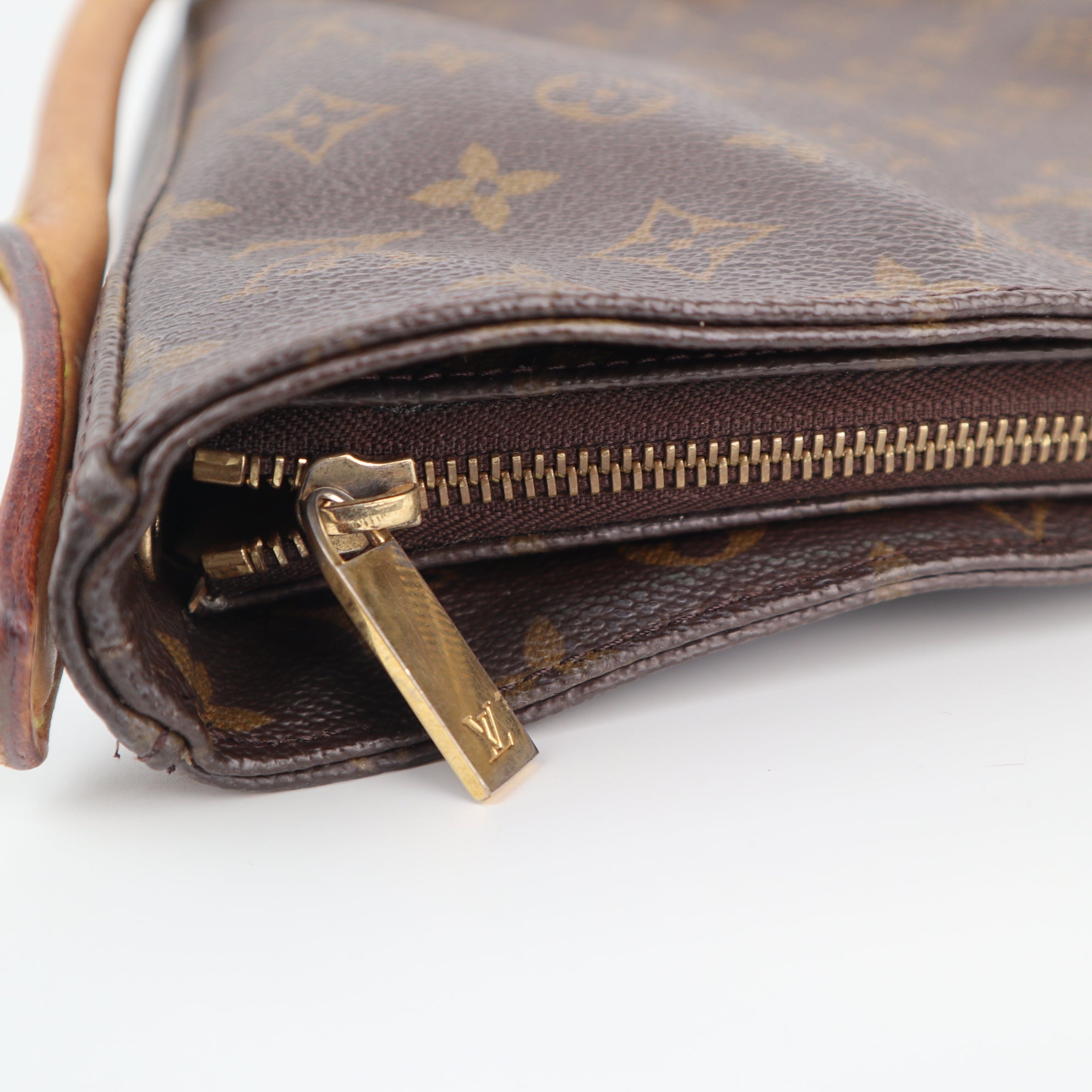 C2531 Louis Vuitton Shoulder Bag Looping GM Monogram | Pre-Owned Very Good Brown Monogram Coated Canvas, Leather Trim
