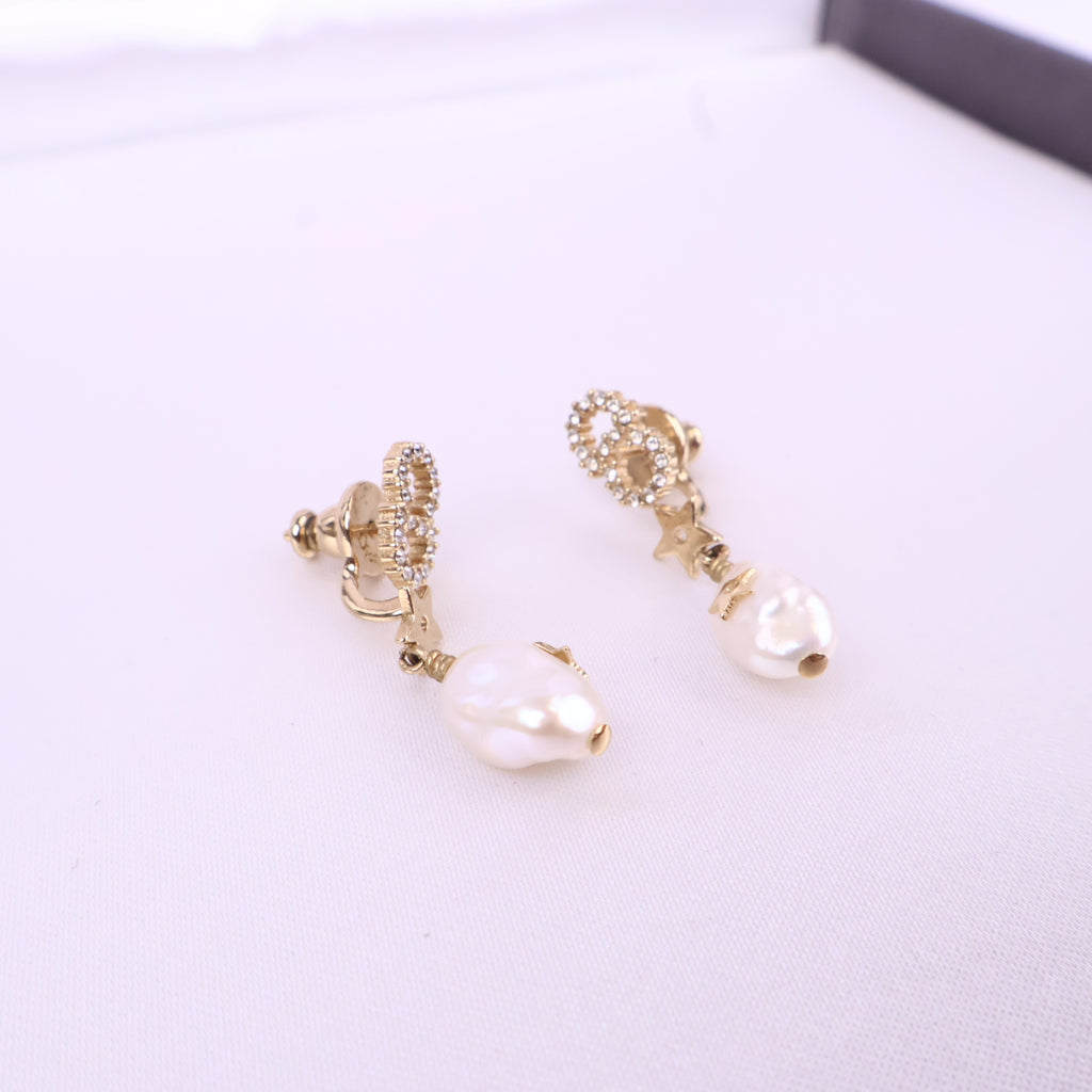 J2889* Christian Dior Earrings Petit CD Earrings in Crystal Resin Pearl | Pre-Owned White Resin Pearl; Crystal