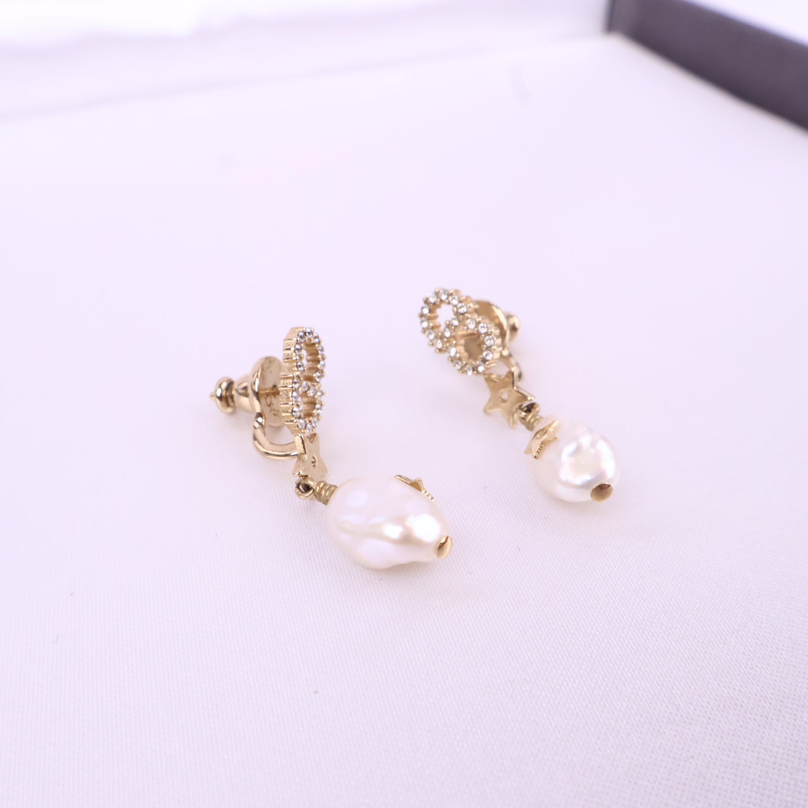 J2889* Christian Dior Earrings Petit CD Earrings in Crystal Resin Pearl | Pre-Owned White Resin Pearl; Crystal