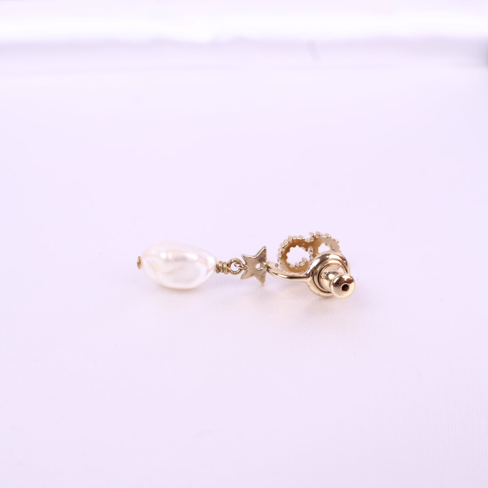J2889* Christian Dior Earrings Petit CD Earrings in Crystal Resin Pearl | Pre-Owned White Resin Pearl; Crystal
