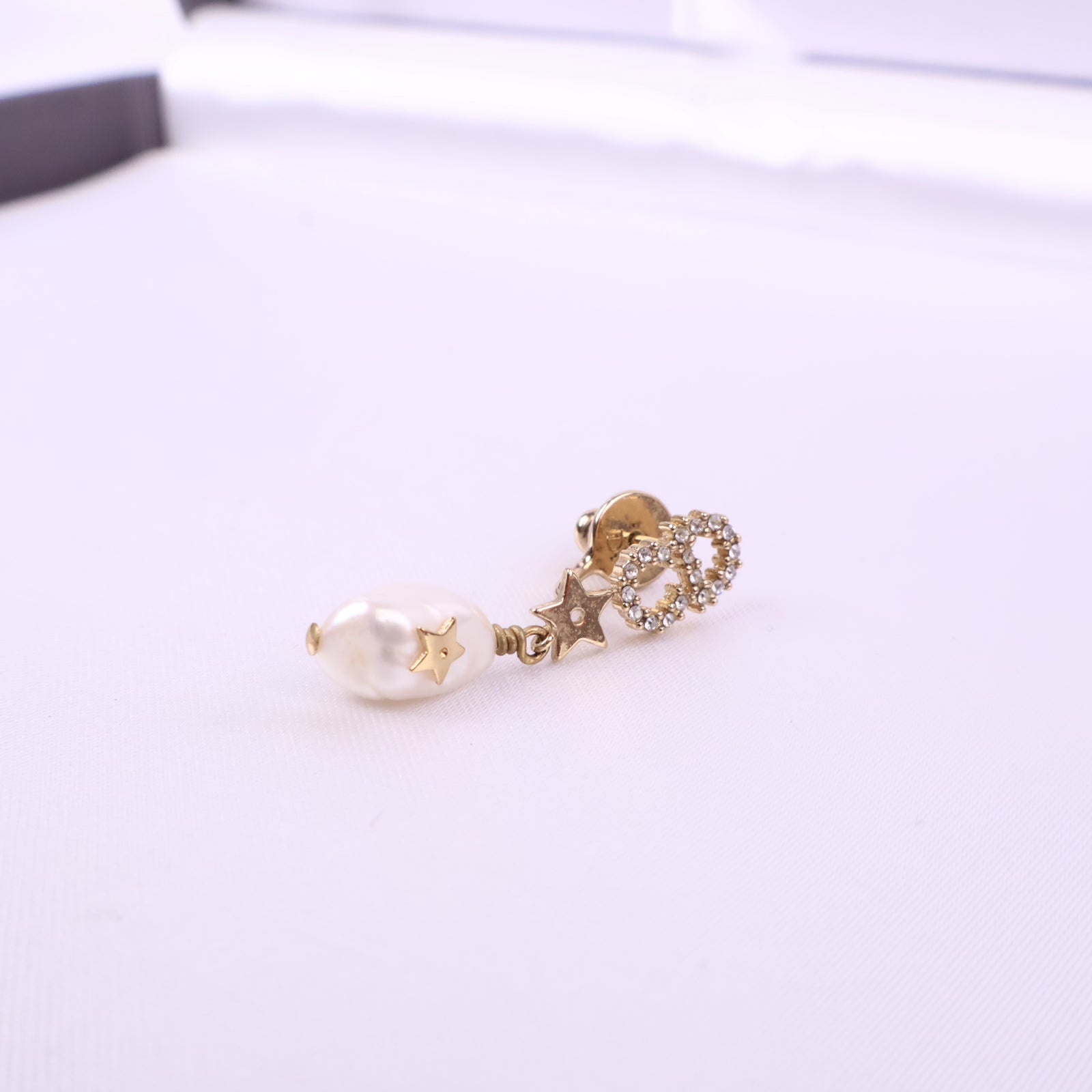 J2889* Christian Dior Earrings Petit CD Earrings in Crystal Resin Pearl | Pre-Owned White Resin Pearl; Crystal