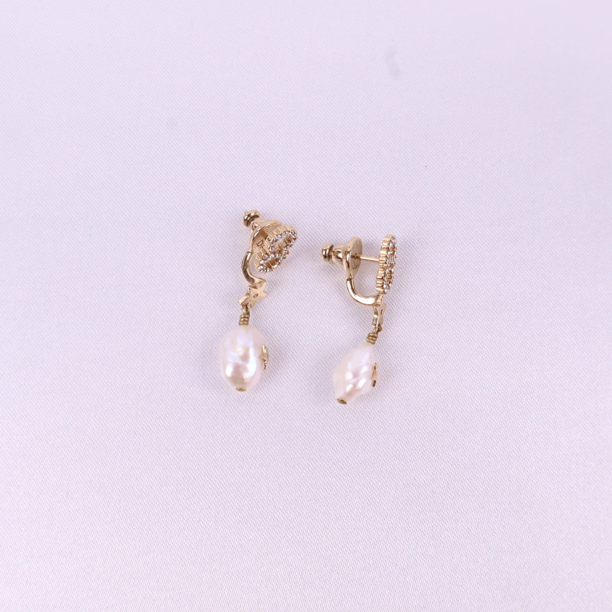 J2889* Christian Dior Earrings Petit CD Earrings in Crystal Resin Pearl | Pre-Owned White Resin Pearl; Crystal