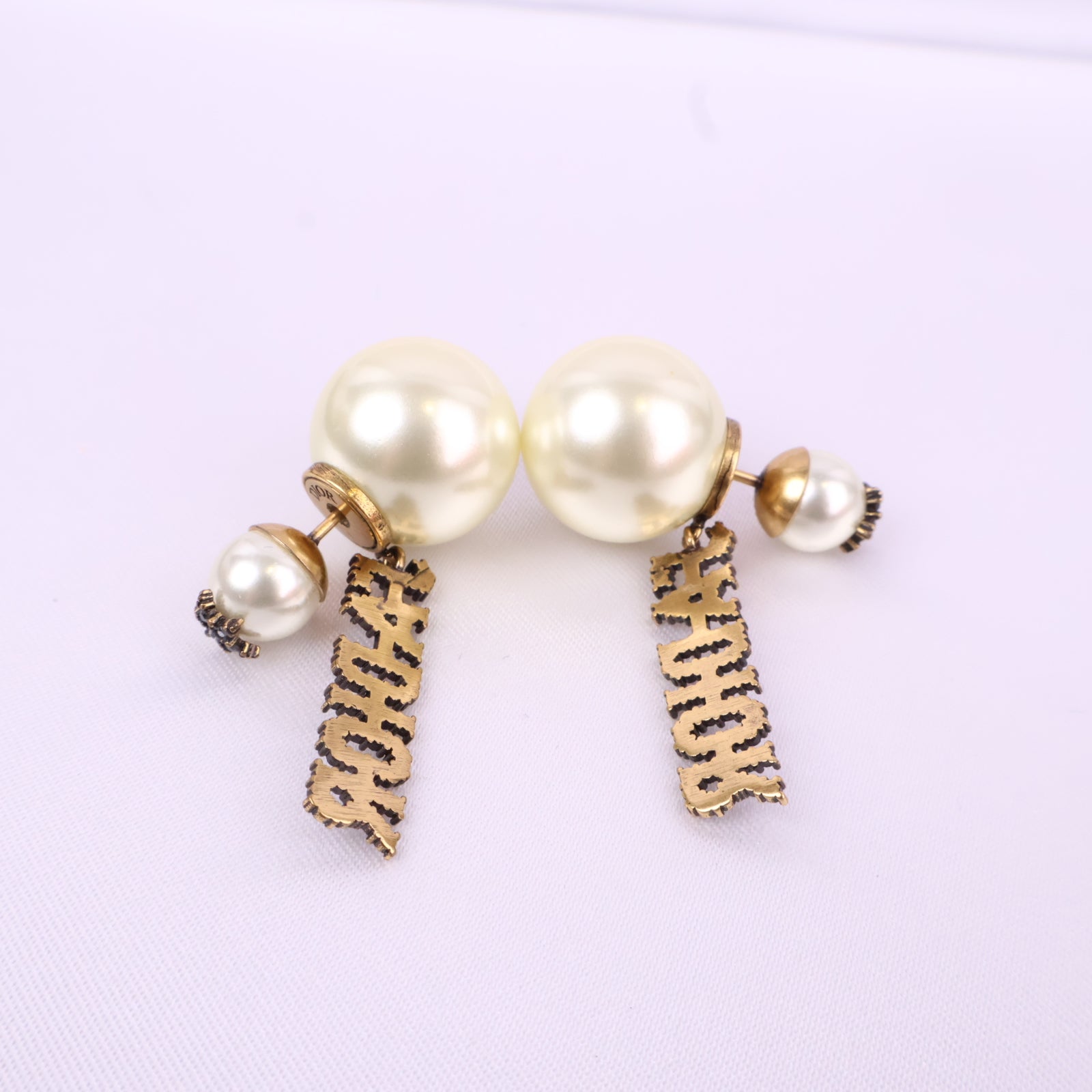 J2888* Christian Dior Earrings J'Adior Tribales Earrings | Pre-Owned Gold / White Gold-tone Metal; Resin Pearl