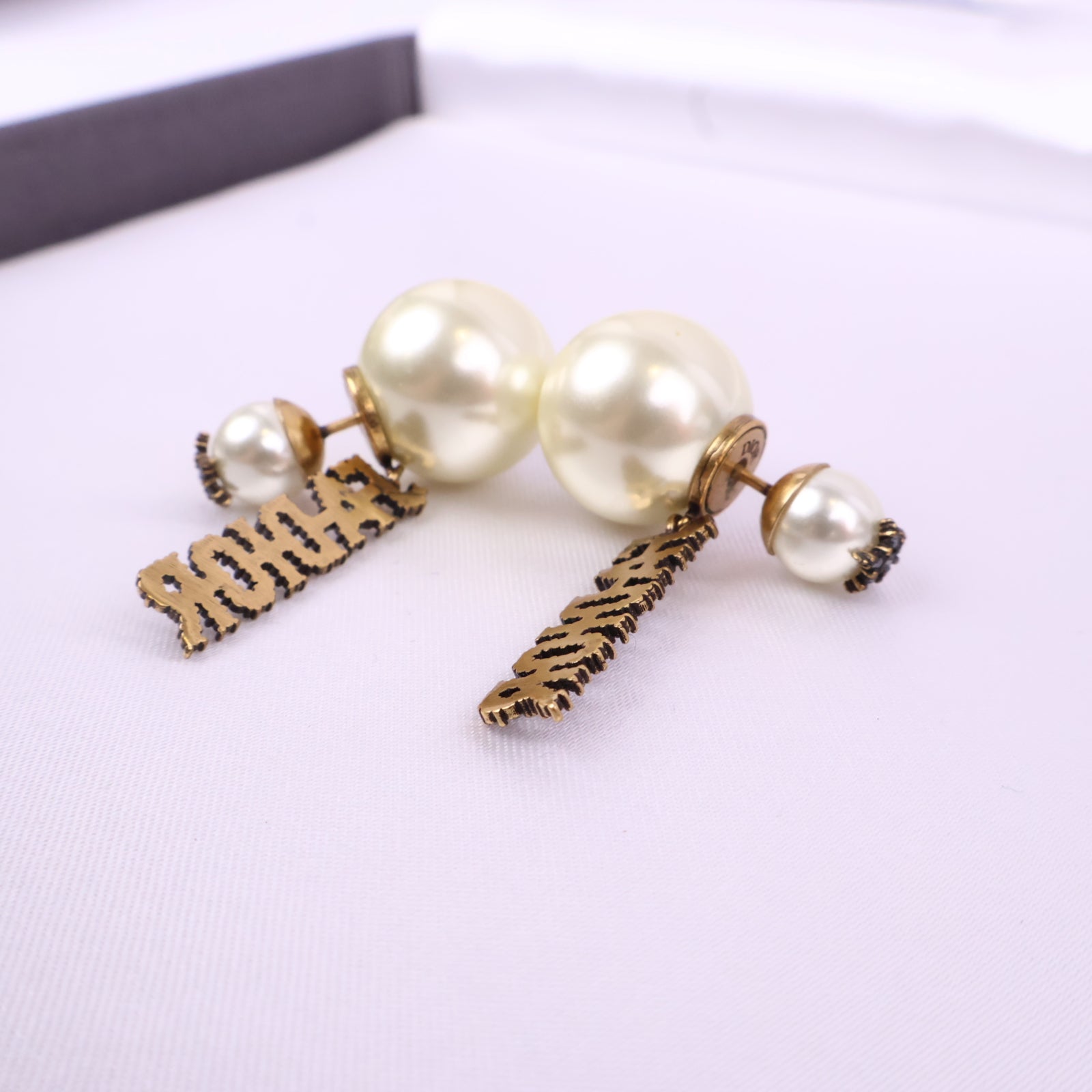 J2888* Christian Dior Earrings J'Adior Tribales Earrings | Pre-Owned Gold / White Gold-tone Metal; Resin Pearl