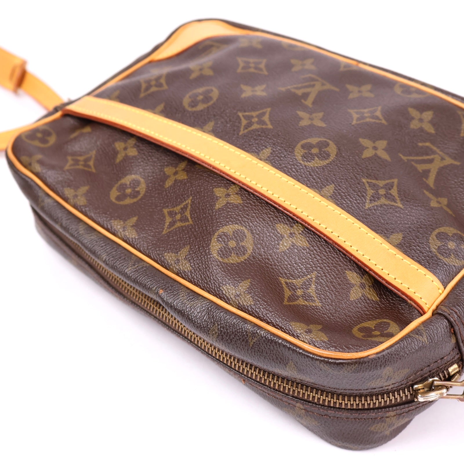 J1360 Louis Vuitton Canvas Monogram Trocadero 28 Crossbody Bag- Pre Owned