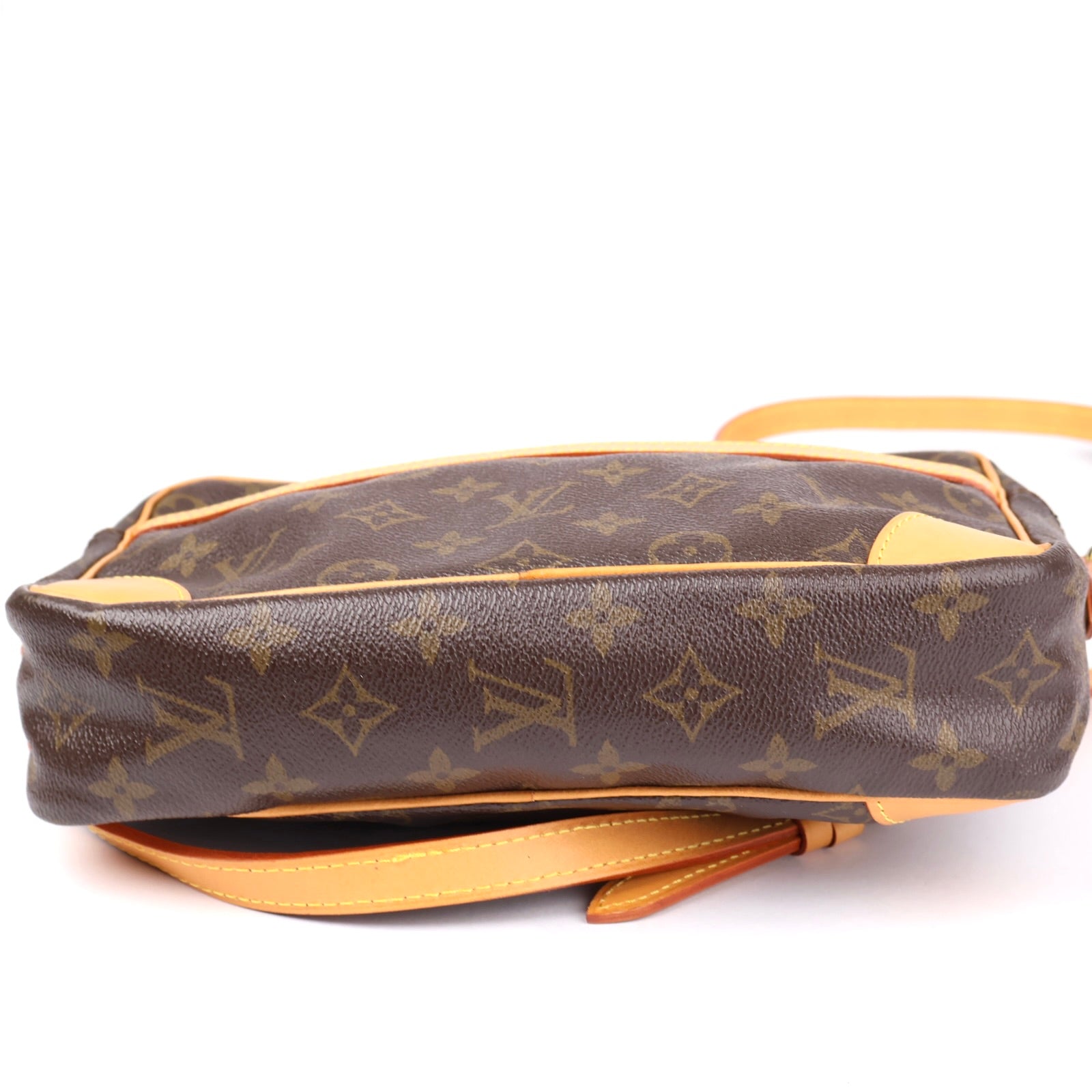 J1360 Louis Vuitton Canvas Monogram Trocadero 28 Crossbody Bag- Pre Owned