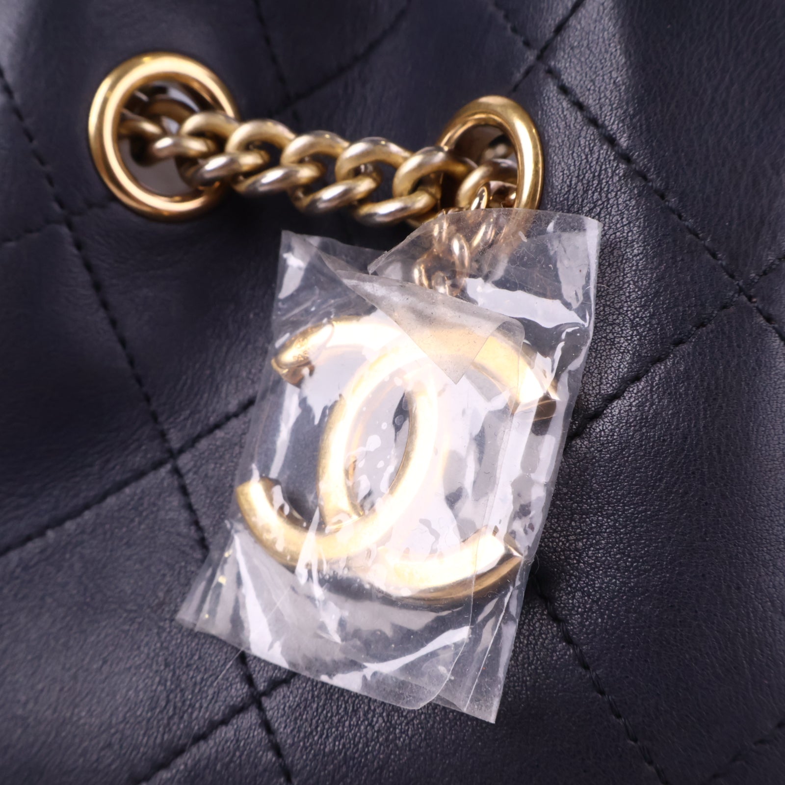 J2943 Chanel Shoulder Bag on my Should' Small Drawstring Bag | Pre-Owned