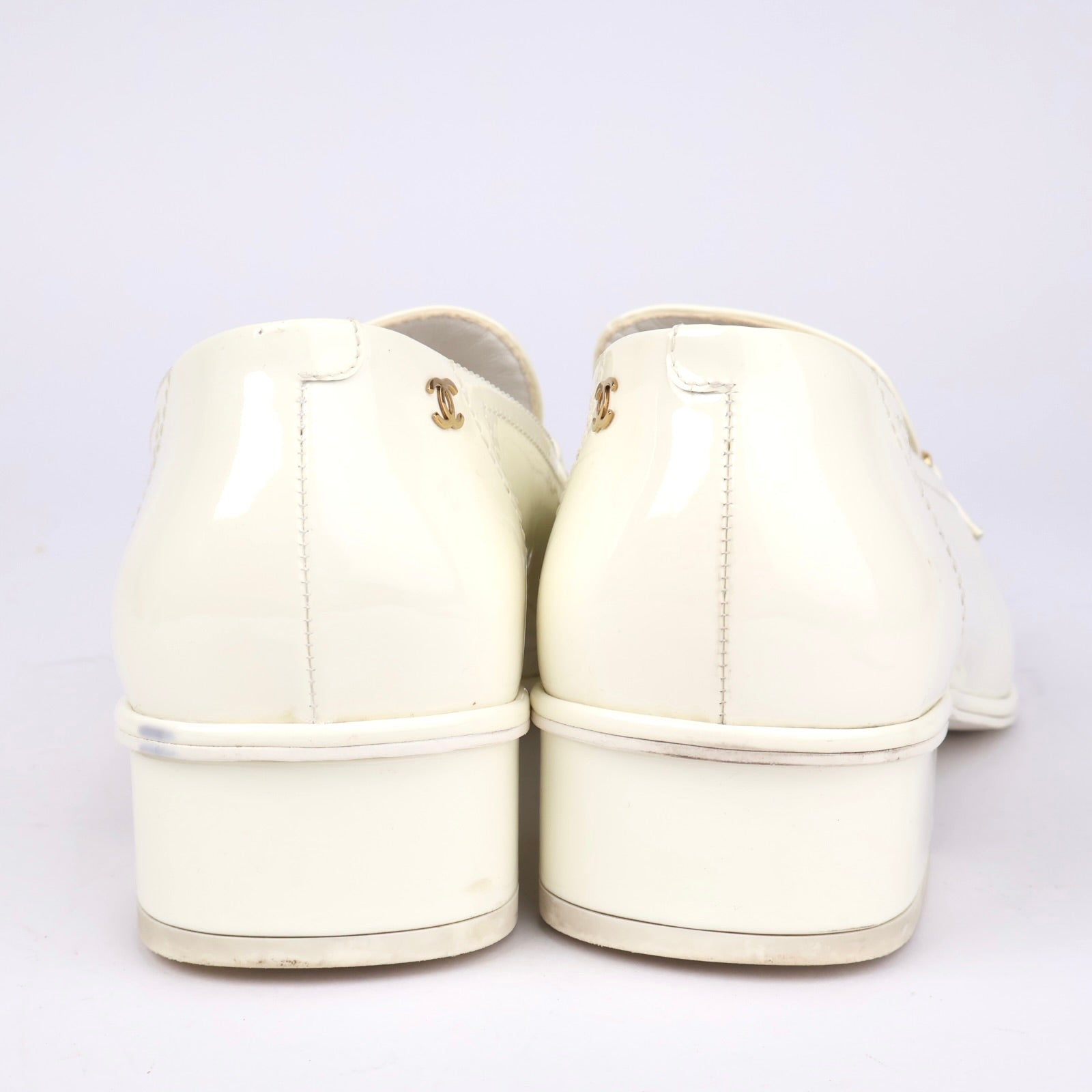 J1324 CHANEL White Leather CC Chain Loafers with Block Heel EU38/UK5- Pre Owned