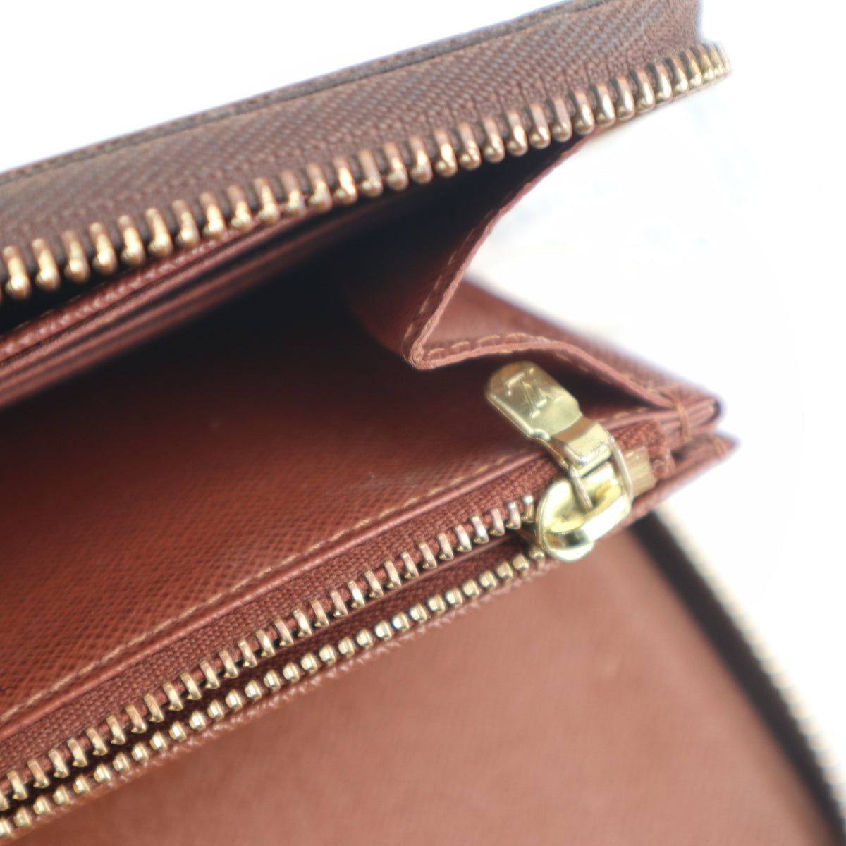 C2584 Louis Vuitton Wallet Monogram Zippy Organizer | Pre-Owned Very Good Brown Canvas Monogram