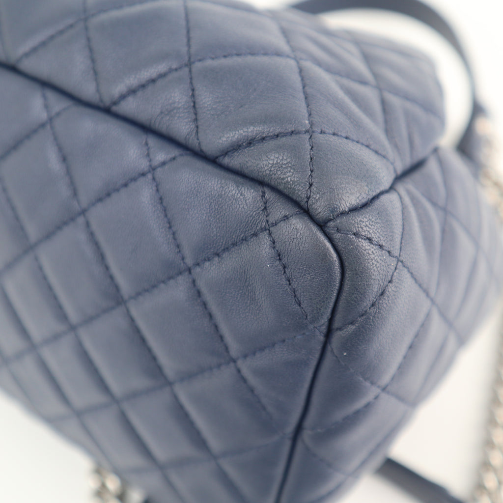C2586 Chanel Bucket Bag Chain Bucket Bag Lambskin Leather | Pre-Owned Very Good Leather