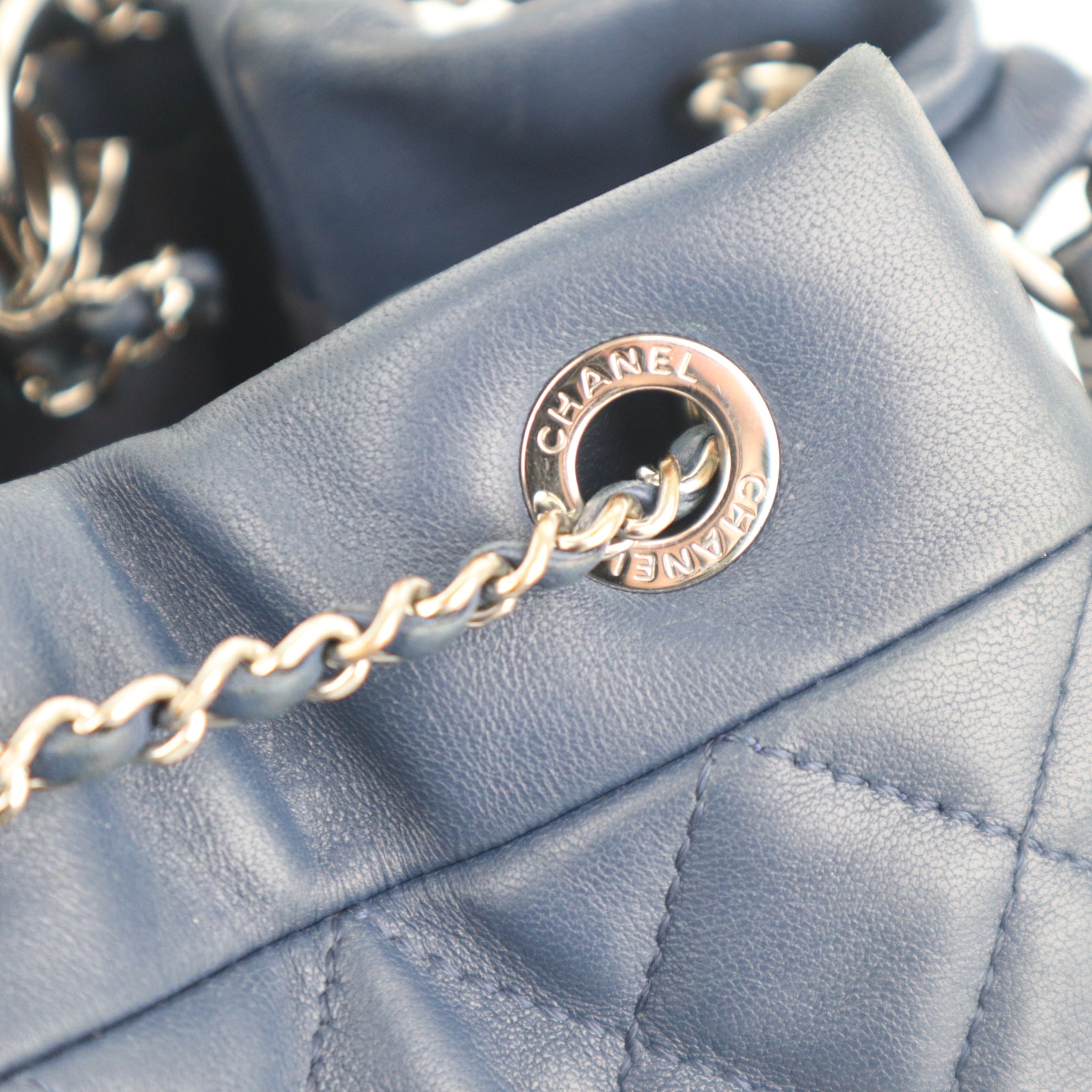 C2586 Chanel Bucket Bag Chain Bucket Bag Lambskin Leather | Pre-Owned Very Good Leather