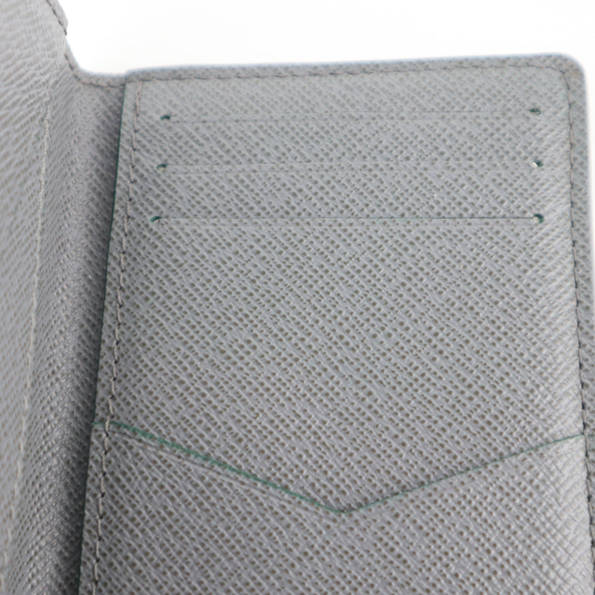 C2590# Louis Vuitton Wallet Taiga card holder | Pre-Owned Very Good Leather Plain
