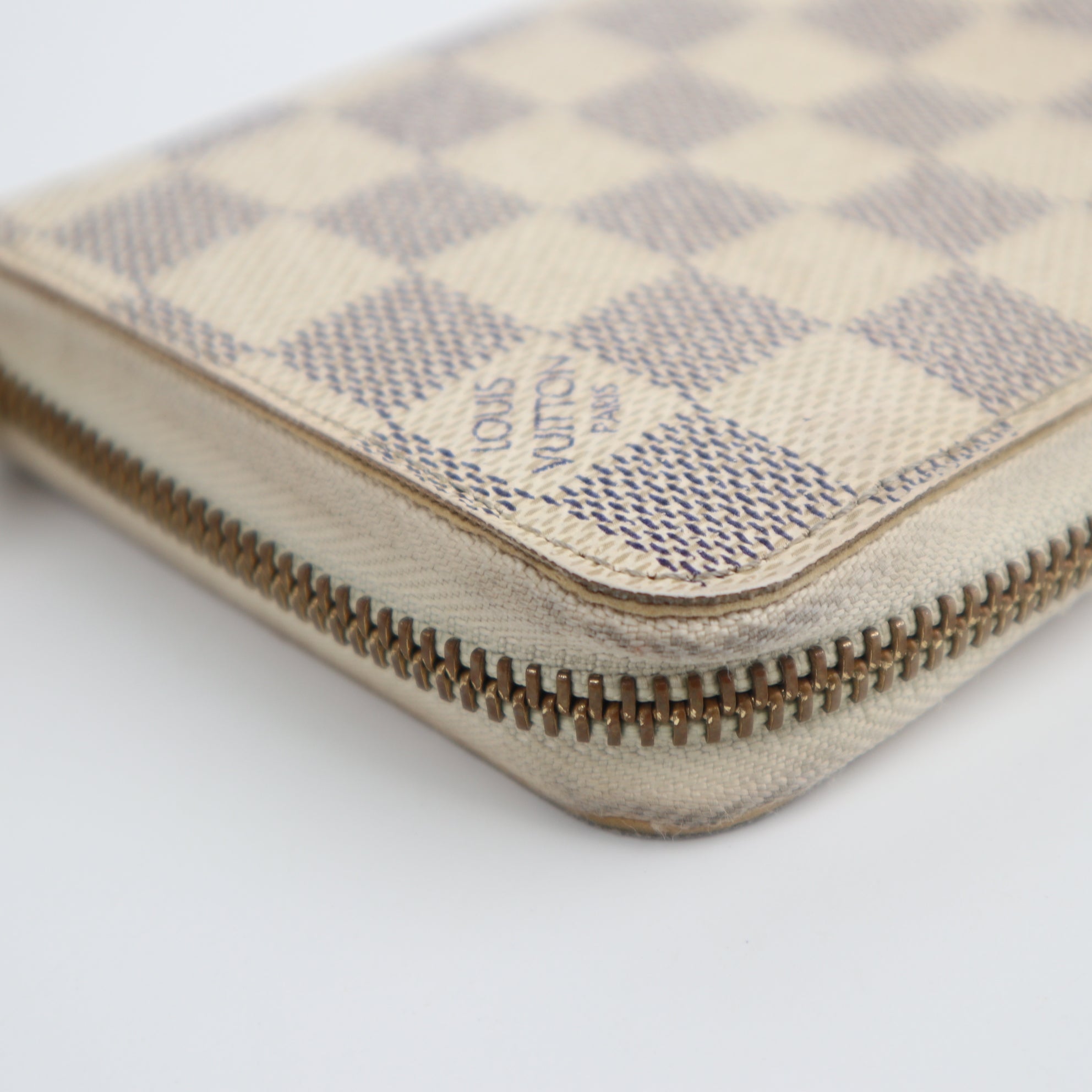 C2592 Louis Vuitton Wallet Damier Azur Zippy Wallet | Pre-Owned Very Good White / Blue Coated canvas Damier Azur