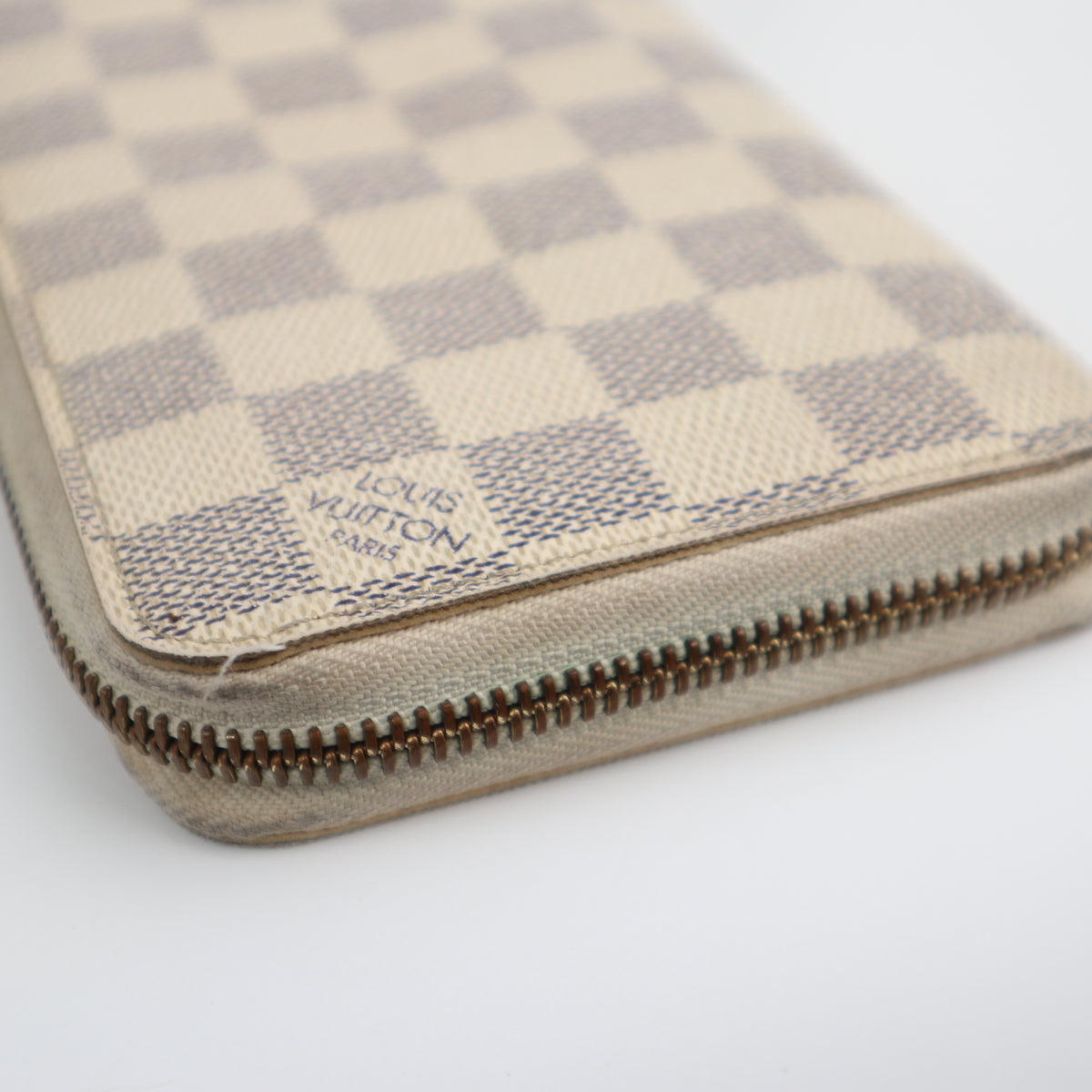 C2592 Louis Vuitton Wallet Damier Azur Zippy Wallet | Pre-Owned Very Good White / Blue Coated canvas Damier Azur