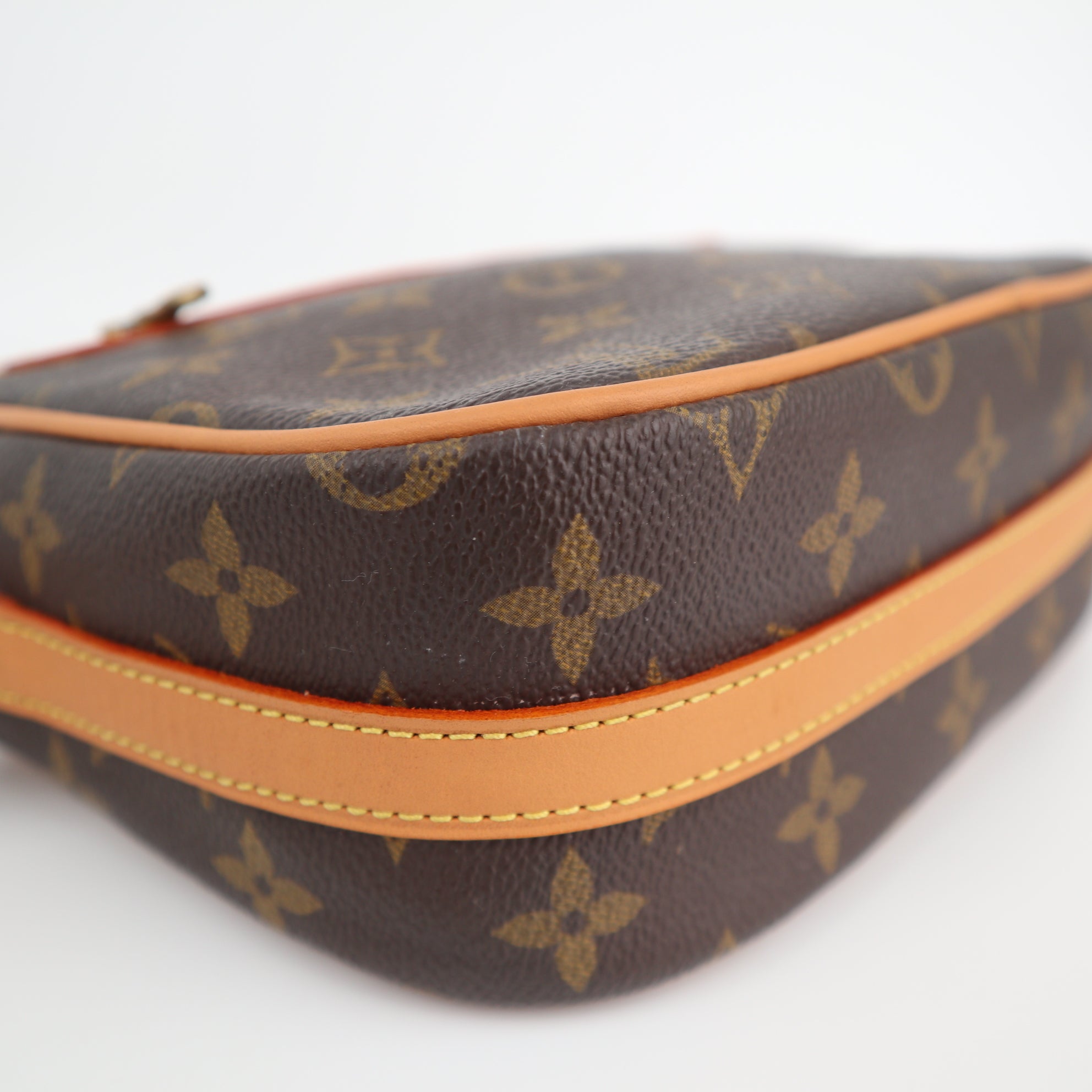 Louis Vuitton Monogram canvas Blois Shoulder Bag C1730R | Pre-Owned Excellent Brown Monogram Canvas