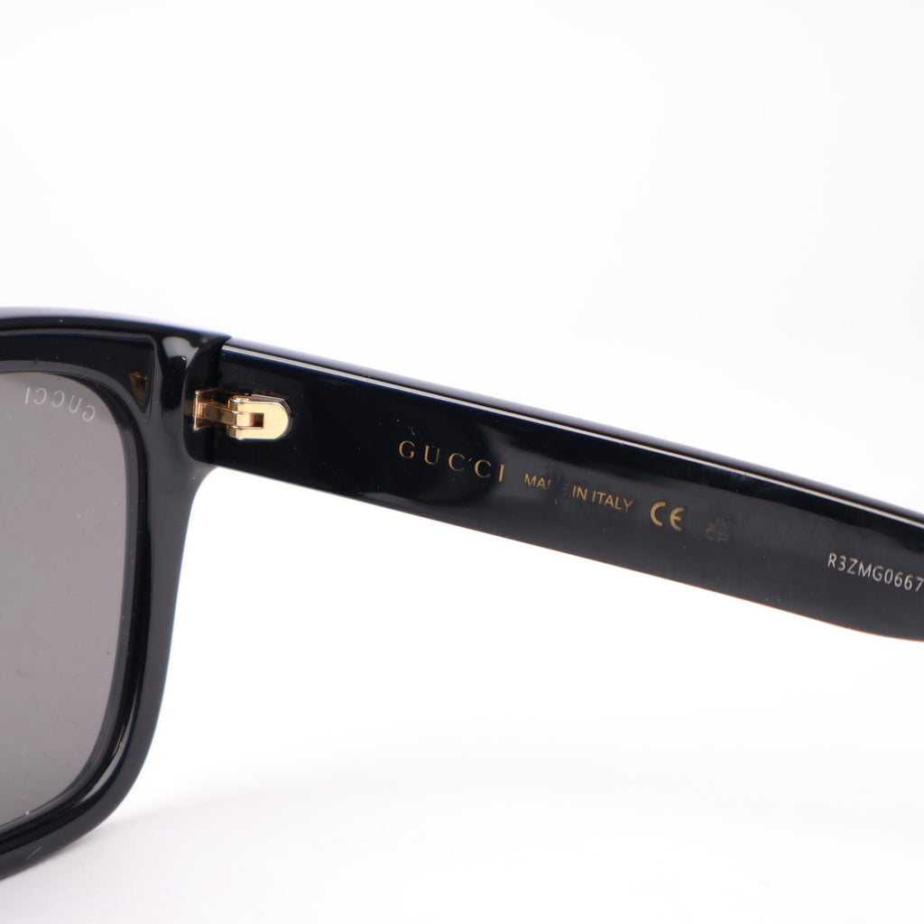 J1287 Gucci Sunglass Hut with Grey lenses and Black frame- Pre Owned