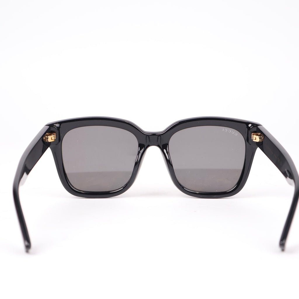 J1287 Gucci Sunglass Hut with Grey lenses and Black frame- Pre Owned
