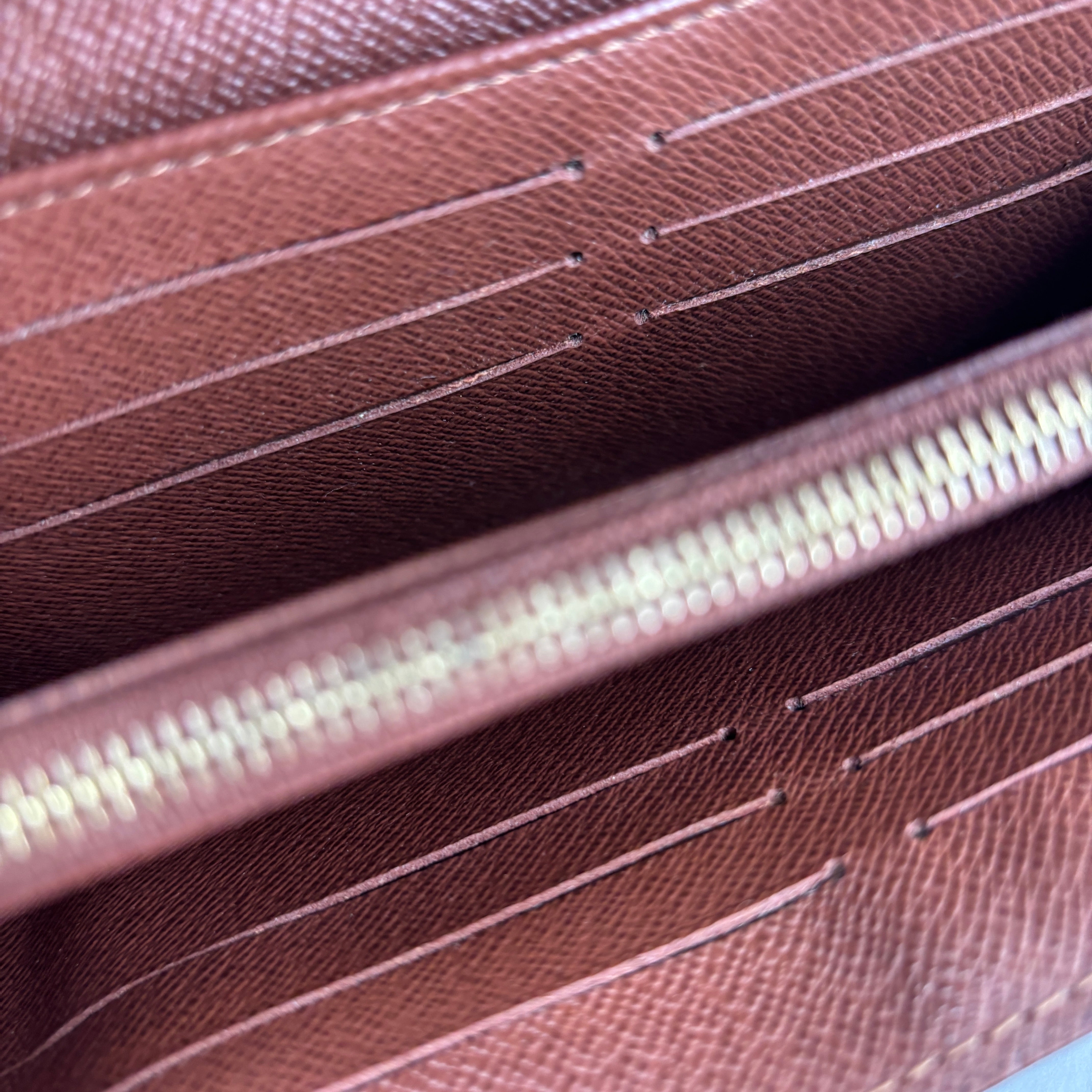 J3708-LOUIS VUITTON Monogram Canvas Sarah Wallet- Pre Owned