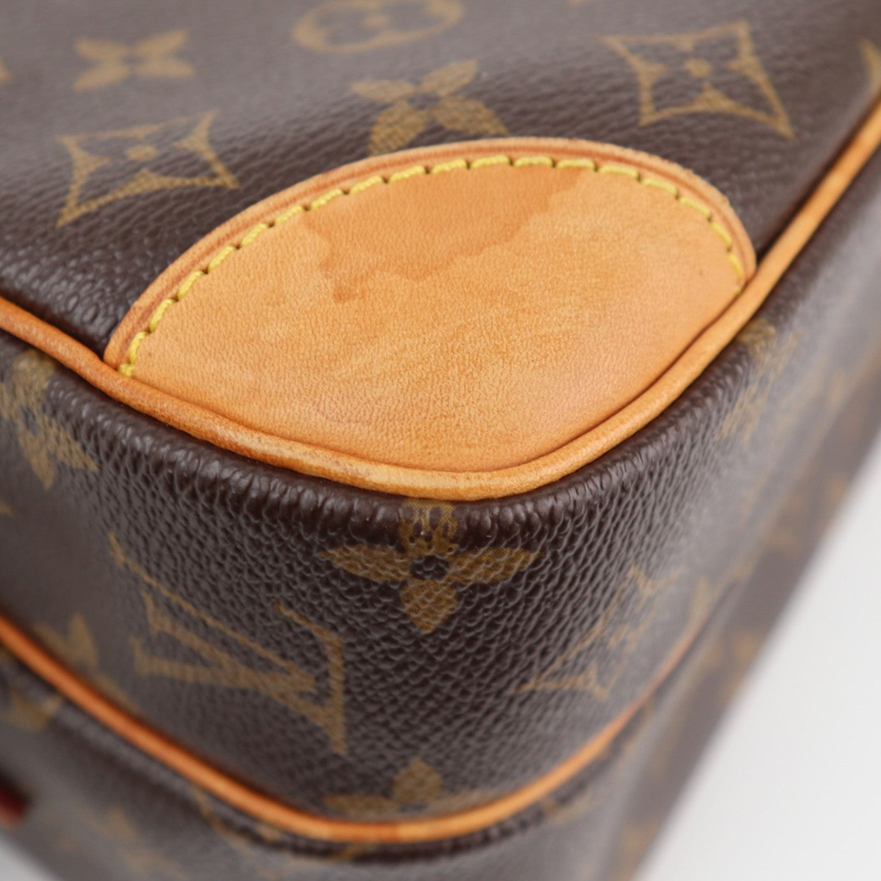 Louis Vuitton Monogram Canvas Nile Shoulder Bag C1758 | Pre-Owned Very Good Brown Monogram Canvas