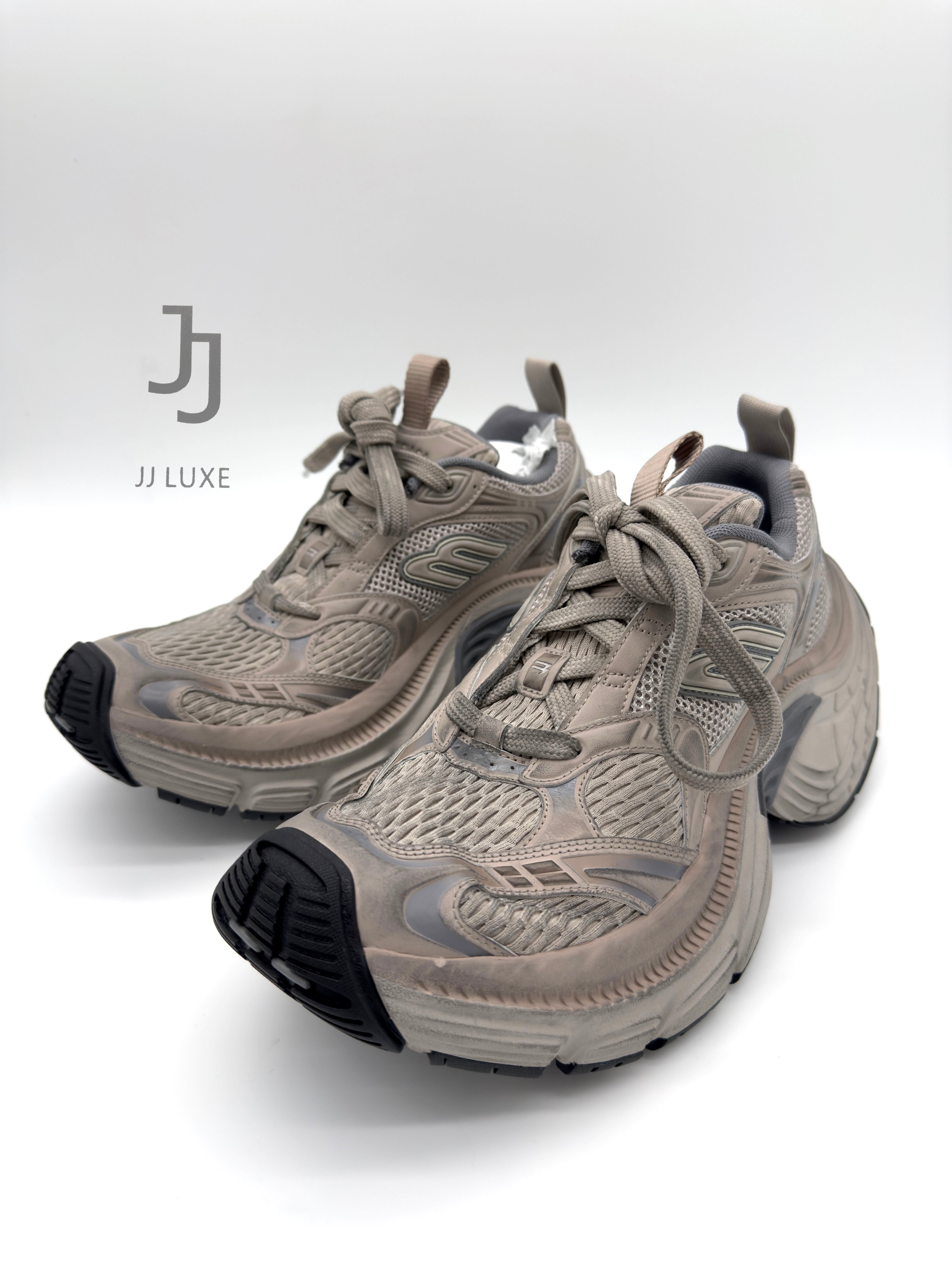 BALENCIAGA MEN'S 6XL TRAINERS IN TAUPE/GREY/BLACK- 100% new